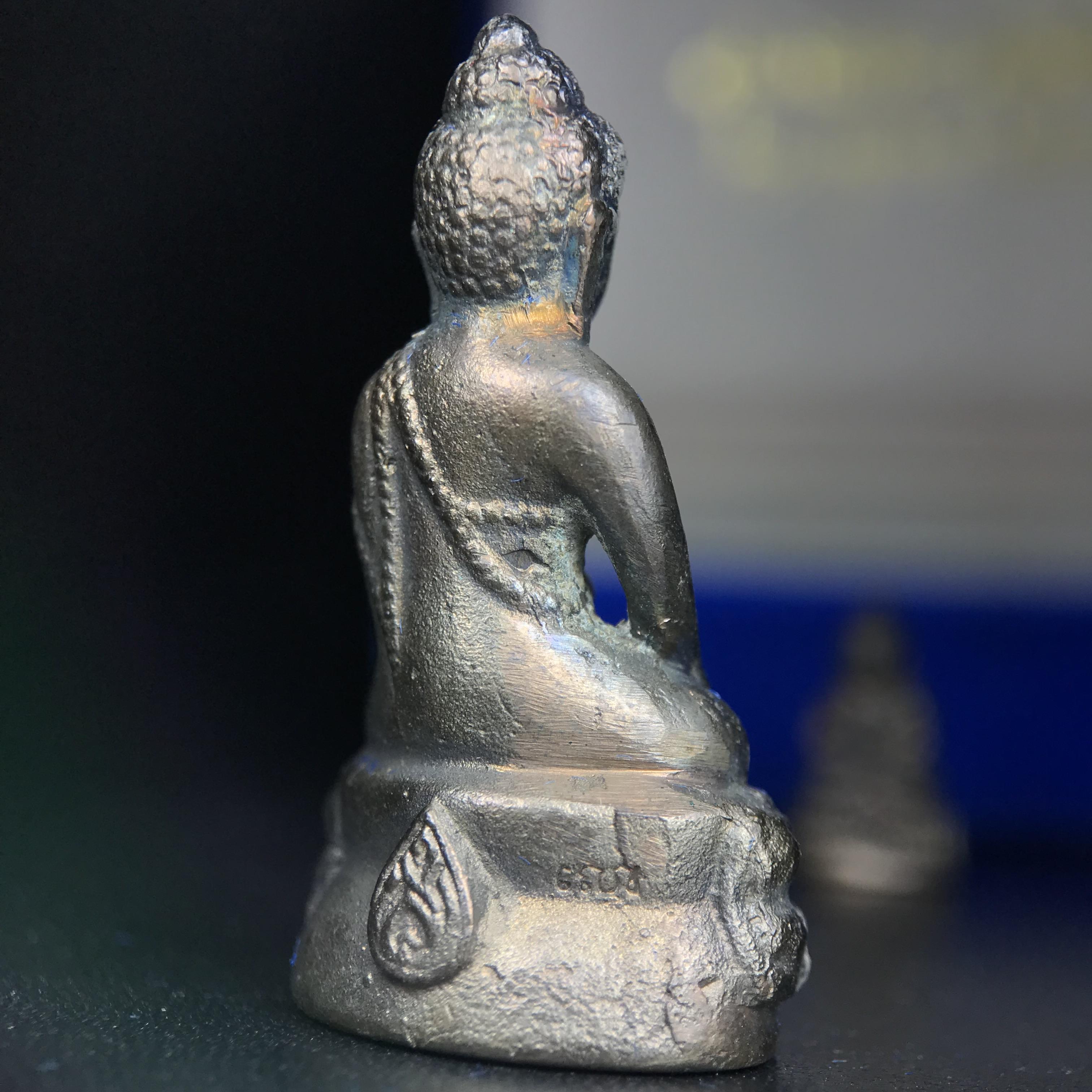 พระกริ่ง-พระชัยวัฒน์ สว. 90 พรรษาสมเด็จย่า ปี2533 เนื้อนวโลหะ(แก่ทองคำผสมทองคำเยอะมากรุ่นนี้)(ในหลวงรัชกาลที่9เสด็จในพิธี)(หล่อแบบโบราณอุดมวลสาร 108 แบบฉบับพระกริ่งใหญ่สายวัดสุทัศน์ พระสังฆราช(แพ))(1 ใน 3000 ชุด) หายาก(***องค์นี้ผิวเนื้อนวโลหะสวยมาก***)