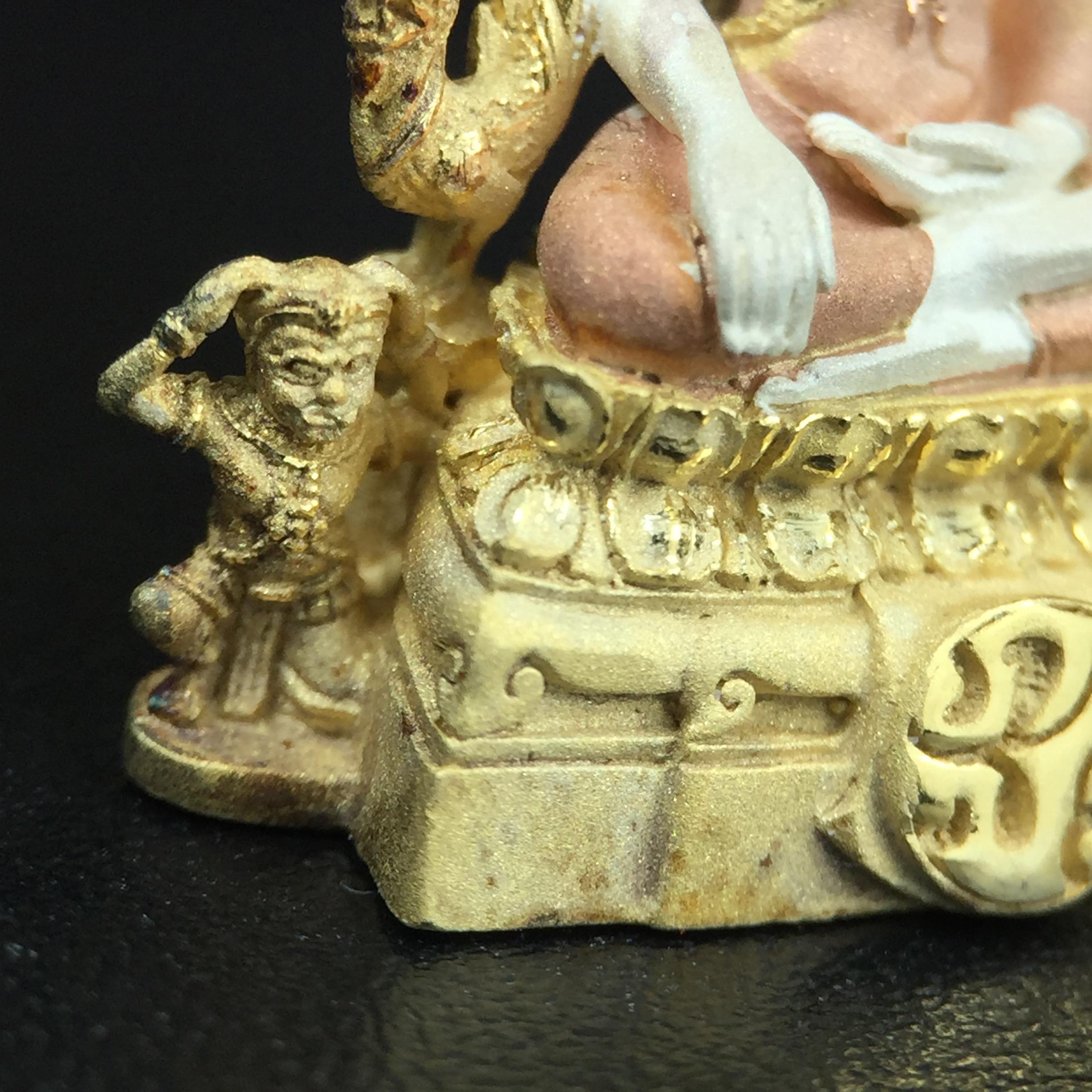 พระพุทธชินราช ภปร. โครงการ "เพราะแผ่นดินนี้ คือ แผ่นดินเกิด" ปี2548(รุ่นแรก) ลอยองค์ หน้าตัก 1/2 นิ้ว เนื้อเงินสามกษัตริย์(ผิวเดิมติดรุ้งๆสวยดีมีเสน่ห์) พุทธศิลป์งดงามทรงคุณค่า รุ่นยอดนิยม