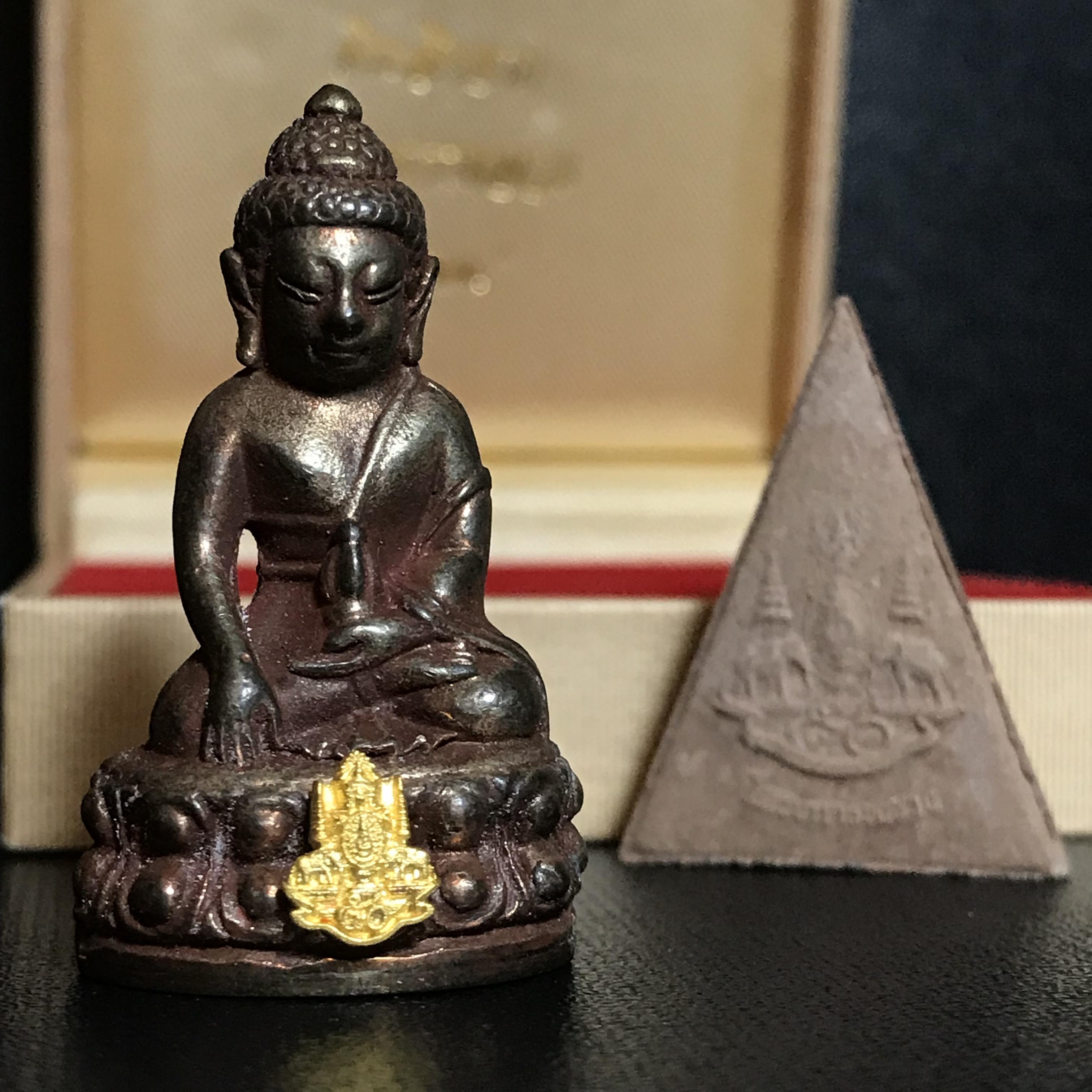 พระกริ่งเจริญโภคทรัพย์ พระพิมพ์จิตรลดา ที่ระลึกโครงการหลวง ปี2539(ชุดกรรมการหายาก)(1ใน1999ชุด)