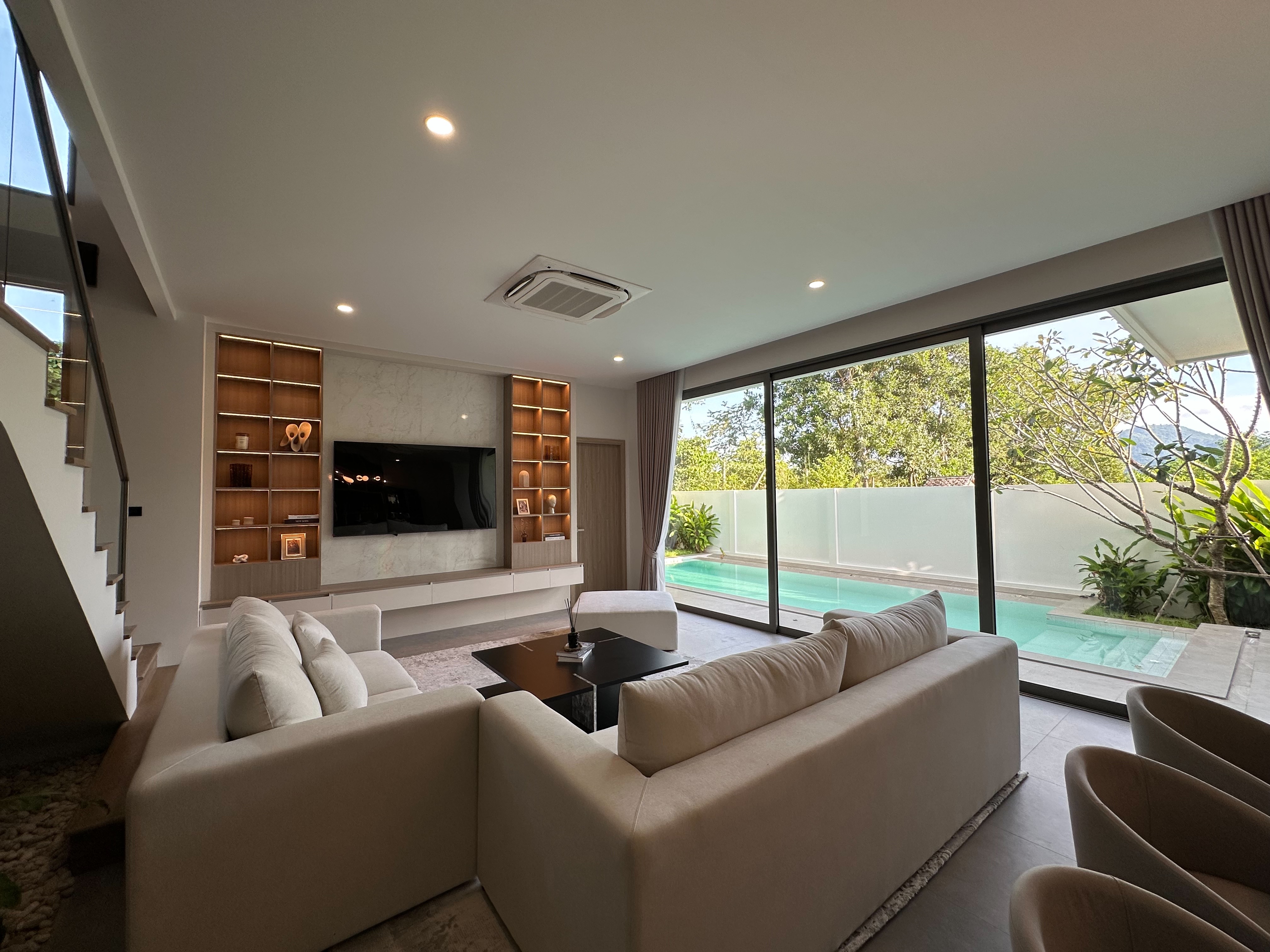 For Sales : Kathu-Patong, Luxury Pool Villa, 4 Bedrooms 4 Bathrooms