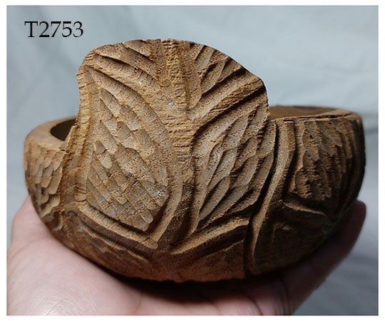 ชามหรือถ้วยไม้สัก แกะลาย ใช้ใส่ของเล็กๆ งานเก่า