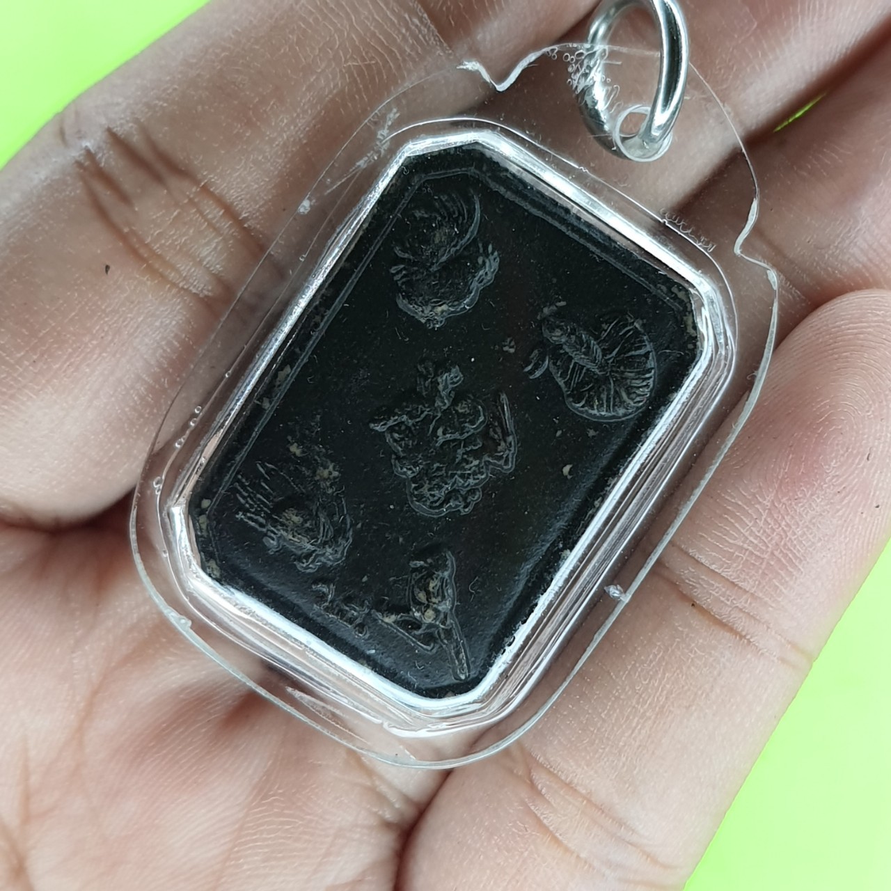 พระเครื่อง หลวงพ่อปาน รุ่น กฤษฎาภินิหาร อำนาจ เมตตา แคล้วคลาด ไม่จน สีทำเก่า เลี่ยมกรอบ พระหลวงพ่อปาน หลวงพ่อปาน พระแท้ หลวงพ่อปานทรงครุฑ