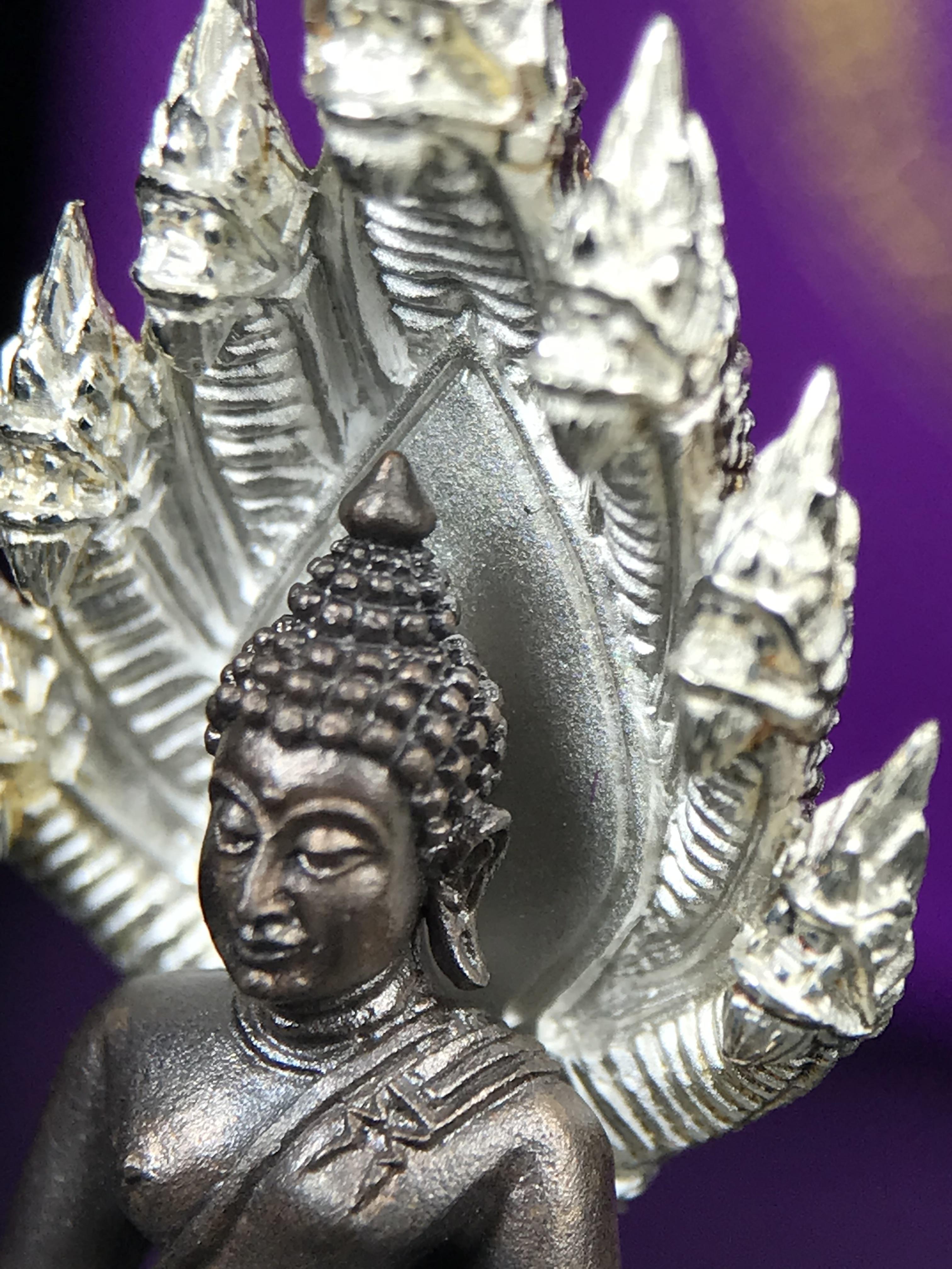 พระนาคปรก สธ. รุ่นสร้างพระอุโบสถเฉลิมพระเกียรติ 4 รอบ 84 พรรษา สมเด็จพระเทพรัตนราชสุดาฯ วัดบวรนิเวศวิหาร ปี 2543 พิมพ์ใหญ่ องค์พระเนื้อนวโลหะ ฐานนาคปรกเนื้อเงิน(สภาพ สวย )พิธีใหญ่ พุทธศิลป์งดงาม หายาก(องค์หมายเลขสวย ๒๖๗) (1 ใน 1999 องค์)