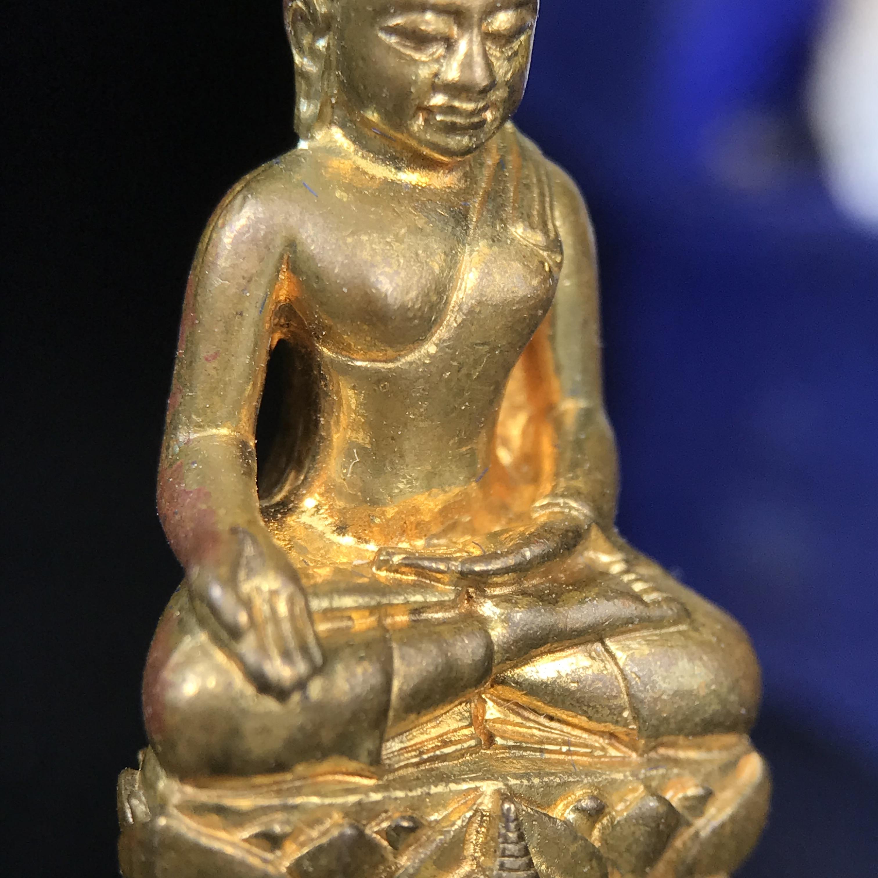 พระกริ่งไพรีพินาศ บรรจุเหล็กไหล ครั้งแรกและครั้งเดียวในประวัติศาสตร์ เฉลิมพระเกียรติ พระบาทสมเด็จพระเจ้าอยู่หัวรัชกาลที่9 พระชนมพรรษา 6 รอบ ปี2542 เนื้อสัมฤทธิ์(บรรจุเหล็กไหล)ดีนอก-ดีใน พิธีใหญ่ มวลสารเด่น (หายาก)