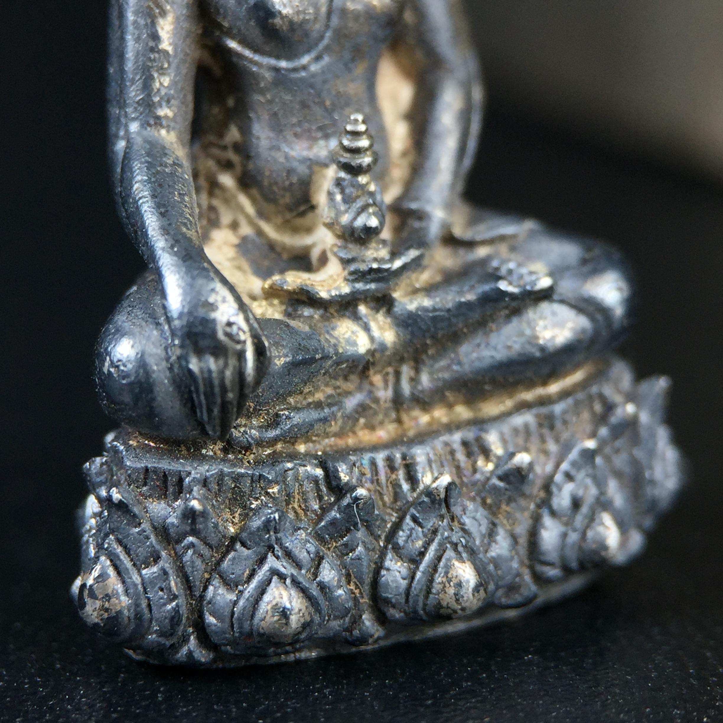 พระกริ่งวาสนา 80 พรรษา สมเด็จพระสังฆราช (วาสน์) วัดราชบพิธฯ ปี2521 เนื้อเงิน(ตอกหมายเลข)(ตอกโค๊ตพระปิดตา) โดยมีหลวงปู่โต๊ะ วัดประดู่ฉิมพลีร่วมปลุกเสก สภาพผิวเดิม สวยจัด แชมป์ๆพร้อมกล่องบรรจุเดิม(หายาก)