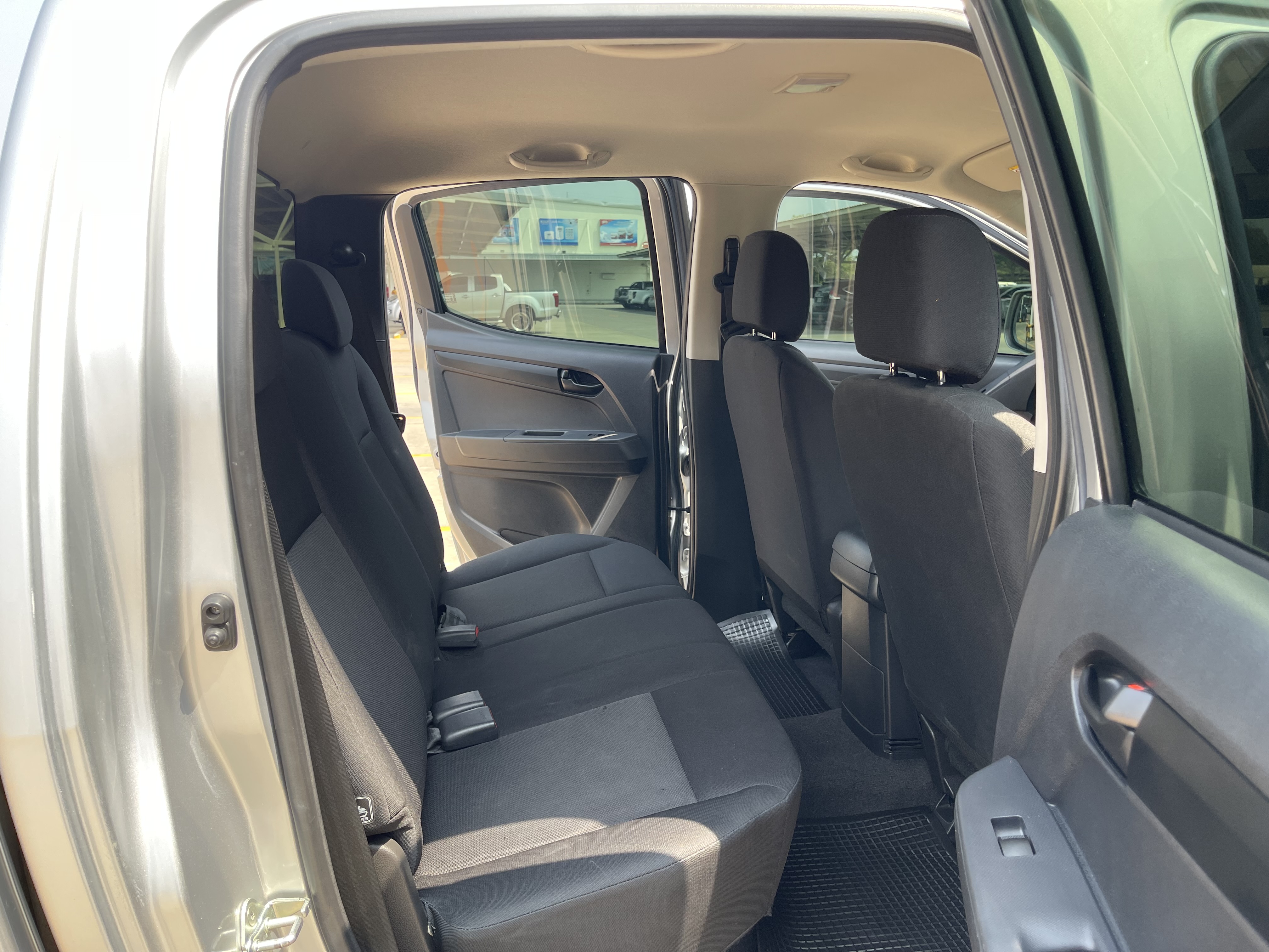 Isuzu Dmax All New 4ประตู 1.9 S Abs 2018 เงิน