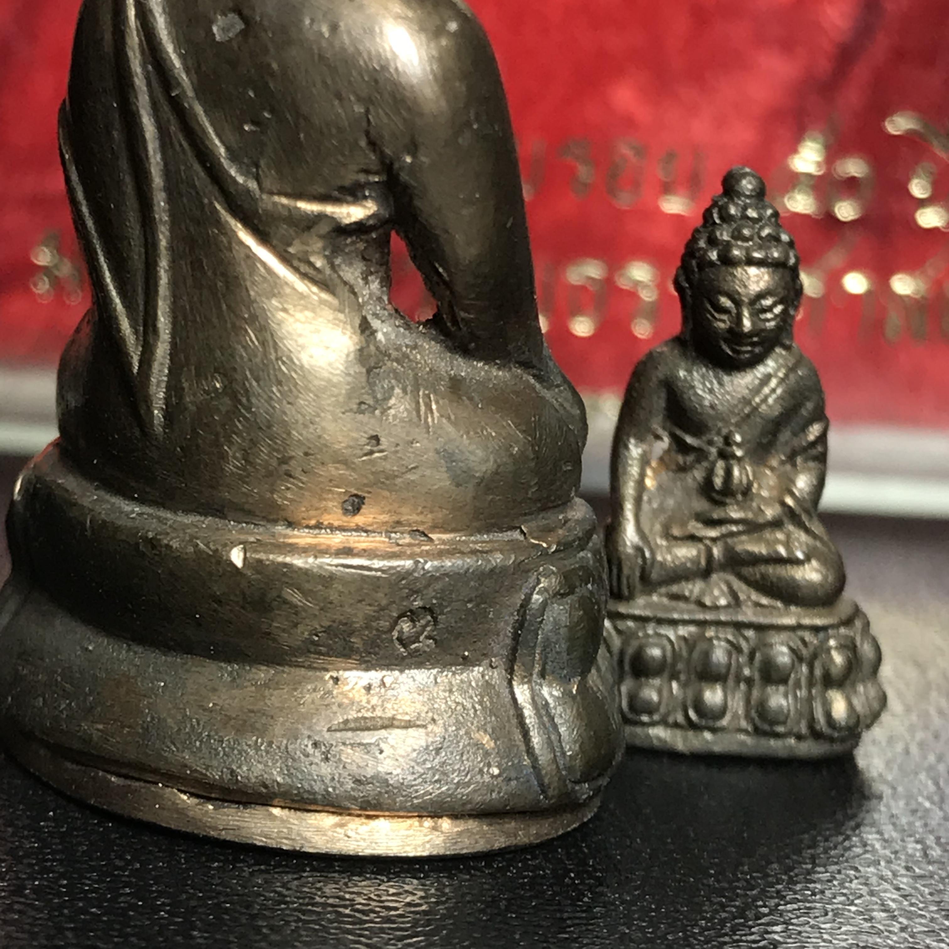 พระกริ่ง-พระชัยวัฒน์ ภปร. ธรรมศาสตร์ 50ปี เนื้อนวโลหะ ปี2527(ในหลวงรัชกาลที่9 เสด็จเททอง)(หายาก)(1ใน677ชุด)