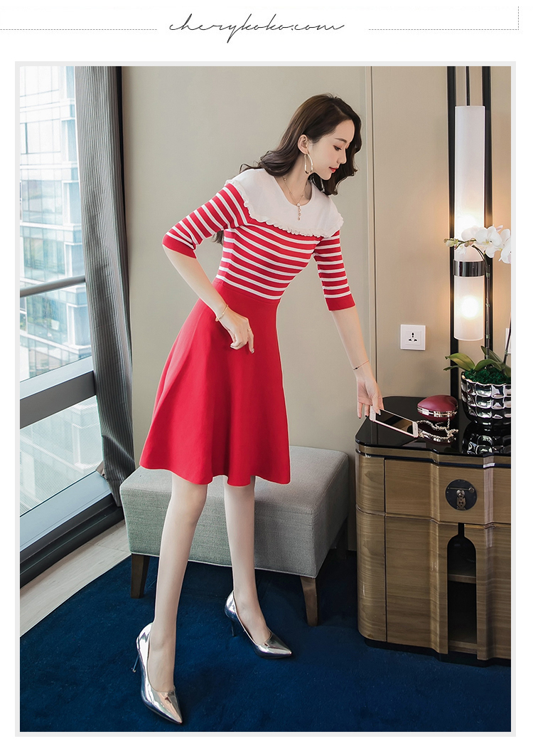 ชุดเดรสสั้นผ้าไหมพรมสีแดงขาว คอกลม แขนข้อศอก กระโปรงทรงเอบาน สวยสดใส