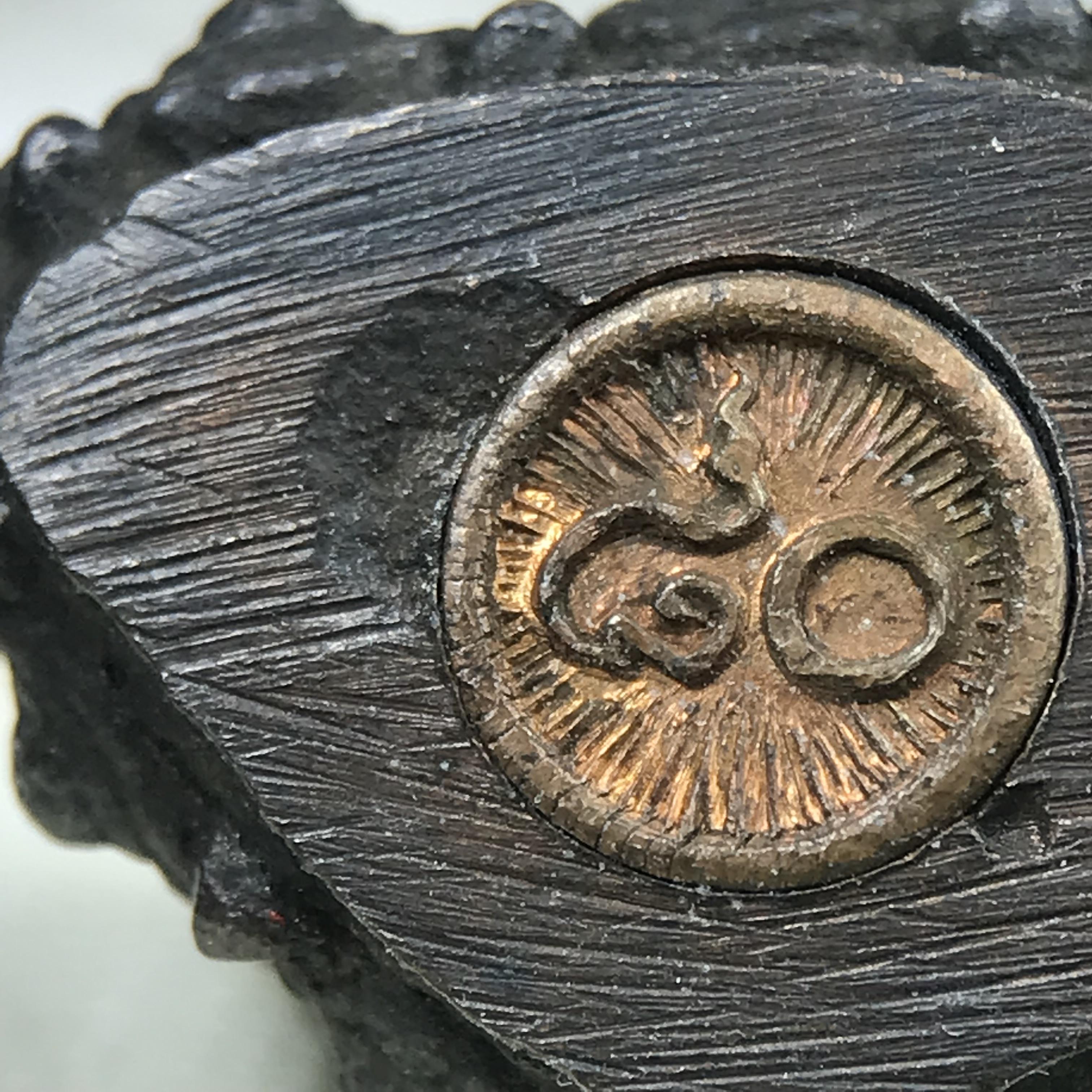 พระกริ่งวาสนา(รุ่นแรก) 80 พรรษา สมเด็จพระสังฆราช (วาสน์) วัดราชบพิธฯ ปี2521 เนื้อนวโลหะ(ตอกโค๊ตพระปิดตา) โดยมีหลวงปู่โต๊ะ วัดประดู่ฉิมพลีร่วมปลุกเสก พร้อมกล่องบรรจุเดิม(รุ่นแรก คอตั้งตรงได้สัดส่วน หายาก)