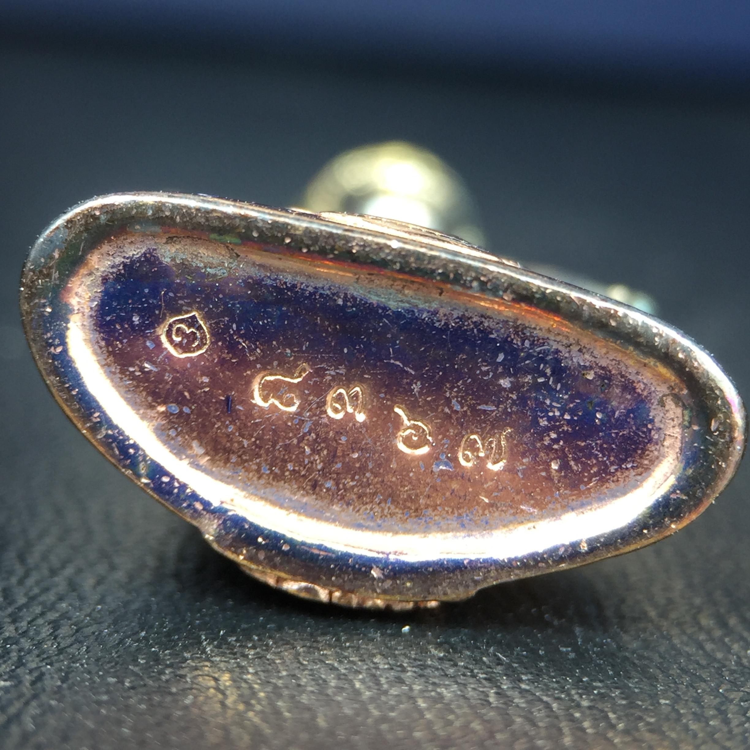 พระแก้วมรกต กรมสรรพสามิตจัดสร้างขึ้นเนื่องในโอกาสครบรอบ 64 ปีของกรมสรรพสามิต และเนื่องในวโรกาสที่พระบาทสมเด็จพระเจ้าอยู่หัวทรงครองราชย์ครบ 50 ปีในปีกาญจนาภิเษก เมื่อ พ.ศ.2539 เนื้อเงิน ชุบทองสามกษัตริย์(ผิวเดิมรุ้งๆสวย) พร้อมกล่องบรรจุเดิม