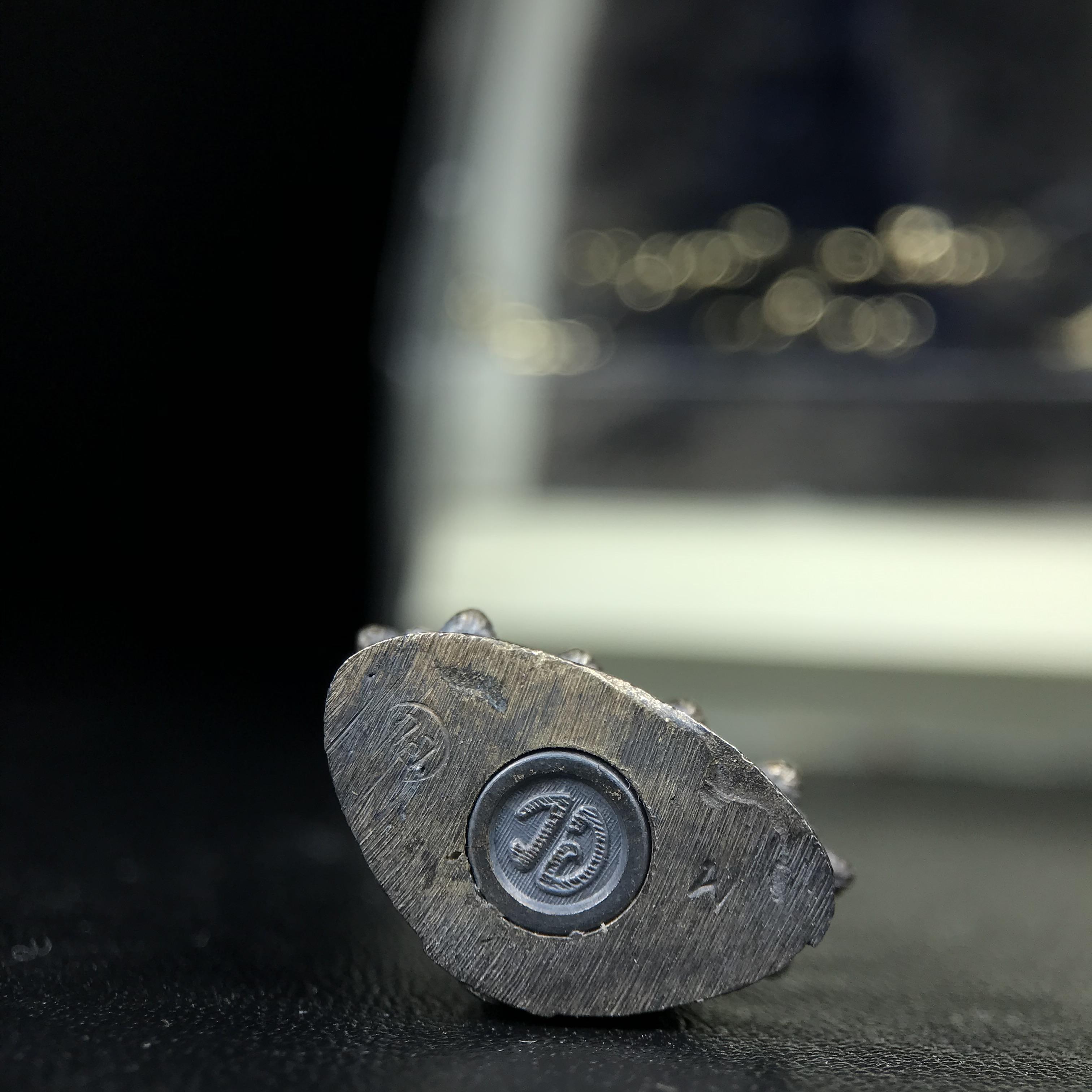 พระกริ่งพรหมรังสี อนุสรณ์ 190 ปี สมเด็จพระพุฒาจารย์ โต วัดอินทรวิหาร ปี2521 เนื้อเงิน(ผิวเดิมเข้มขลัง)พิธีมหาพุทธาภิเษกครั้งยิ่งใหญ่ พิธีสรรพสิทธิชัยไพรีพินาศมหามังคลาภิเษก หมายถึงฤกษ์การปลุกเสกที่เน้นด้านโชคลาภ มีชัยชนะต่อศัตรูการค้า การงาน(รุ่นนี้แนะนำ)