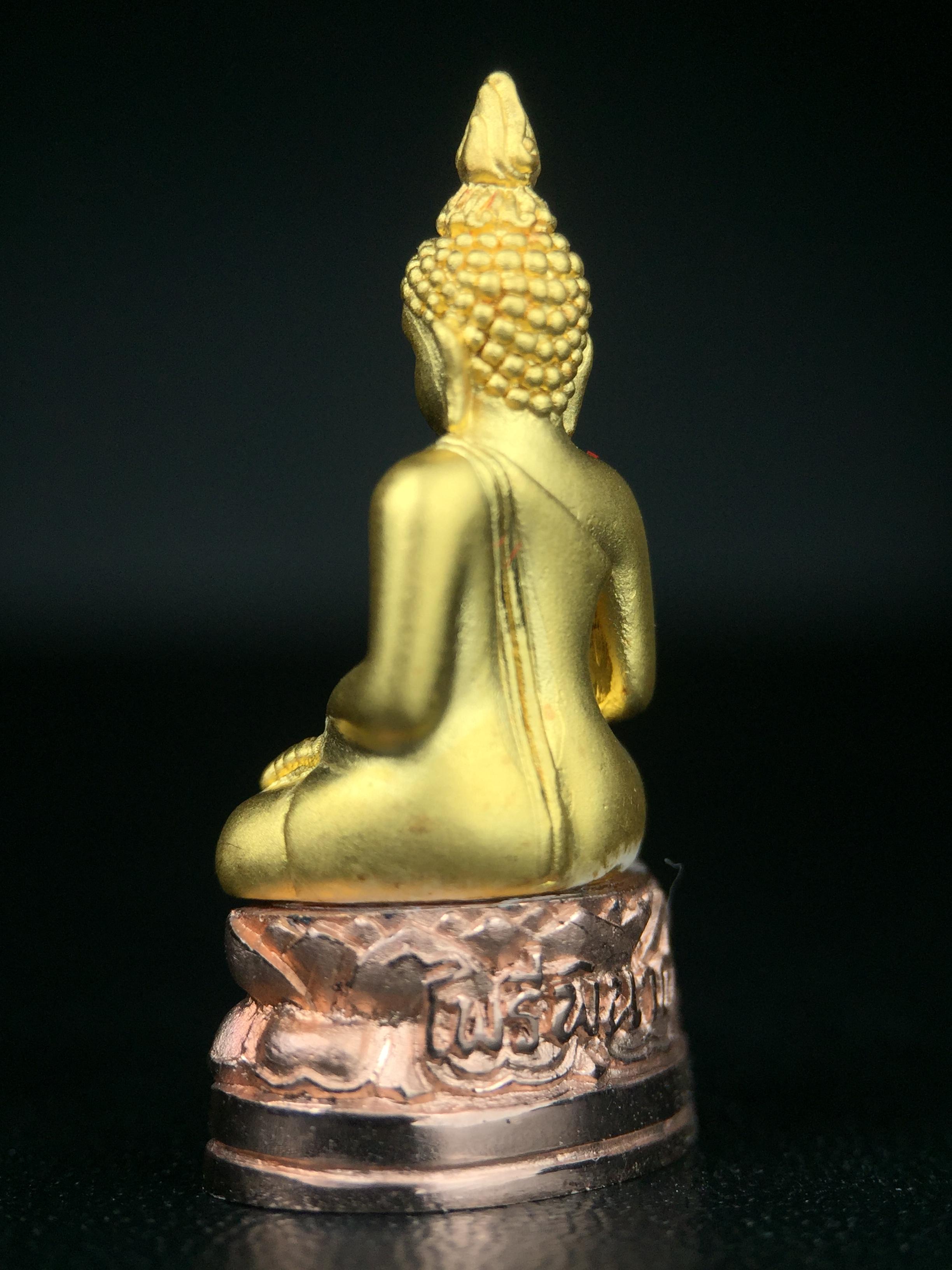 พระไพรีพินาศ รุ่นมหามงคล 72 พรรษา (6 รอบ) ในหลวงรัชกาลที่9 ปี2542 พิมพ์ใหญ่ เนื้อทองคำบริสุทธิ์ 99.9% (ฐานเนื้อนาค)แบบพ่นทรายขัดเงาบางส่วน(สภาพสวยเดิมกล่องบรรจุเดิมครบสมบูรณ์)องค์พิเศษกรรมการ(พบเจอน้อยหายากมาก)