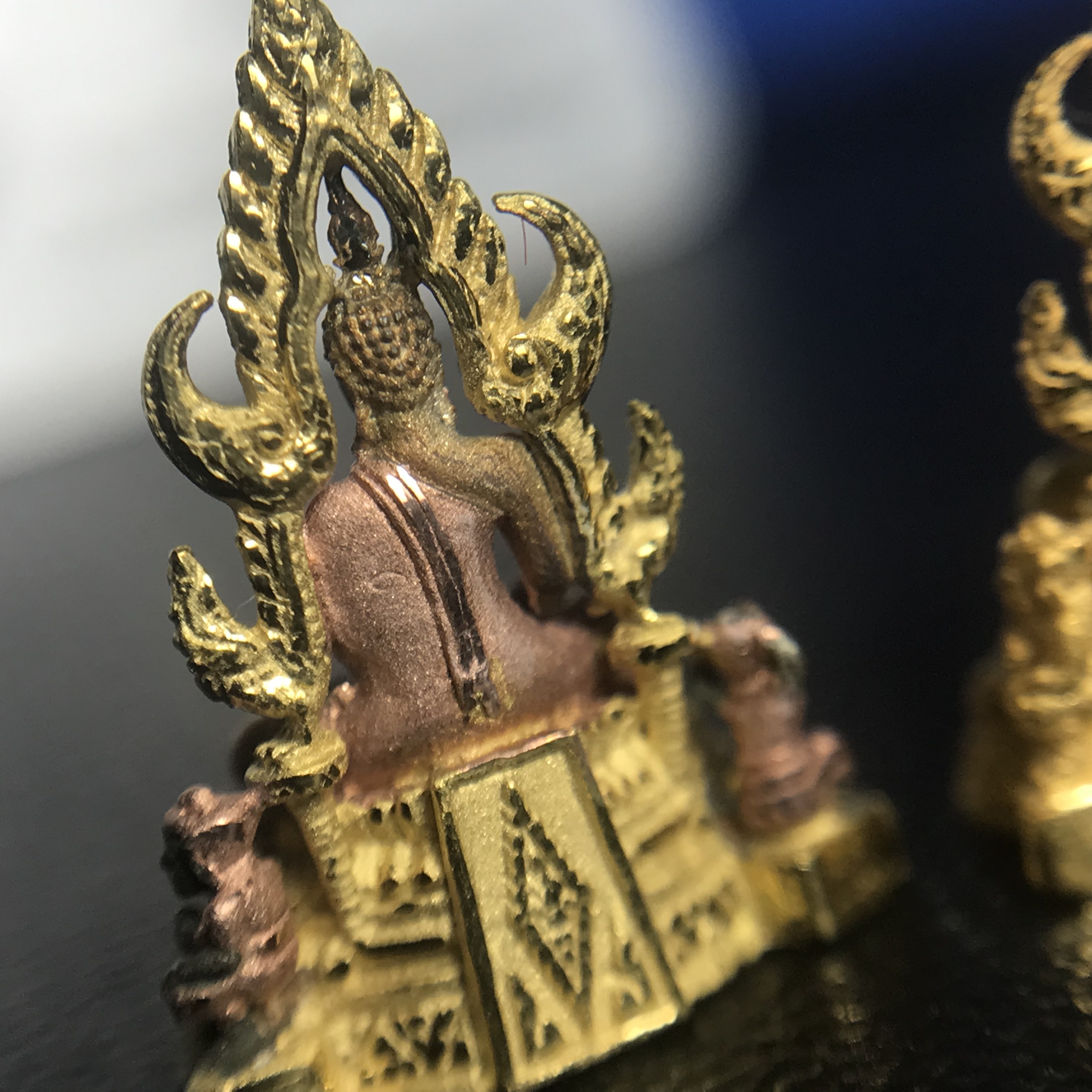 พระพุทธชินราช ภปร. ในวโรกาสพระราชพิธีมหามงคล เฉลิมพระชนมายุ6รอบ 5ธันวาคม2542 ชุดทองคำ เงิน สามกษัตริย์ พิมพ์เล็กครบชุด(3องค์)พร้อมกล่องบรรจุและการ์ดใบรับรอง