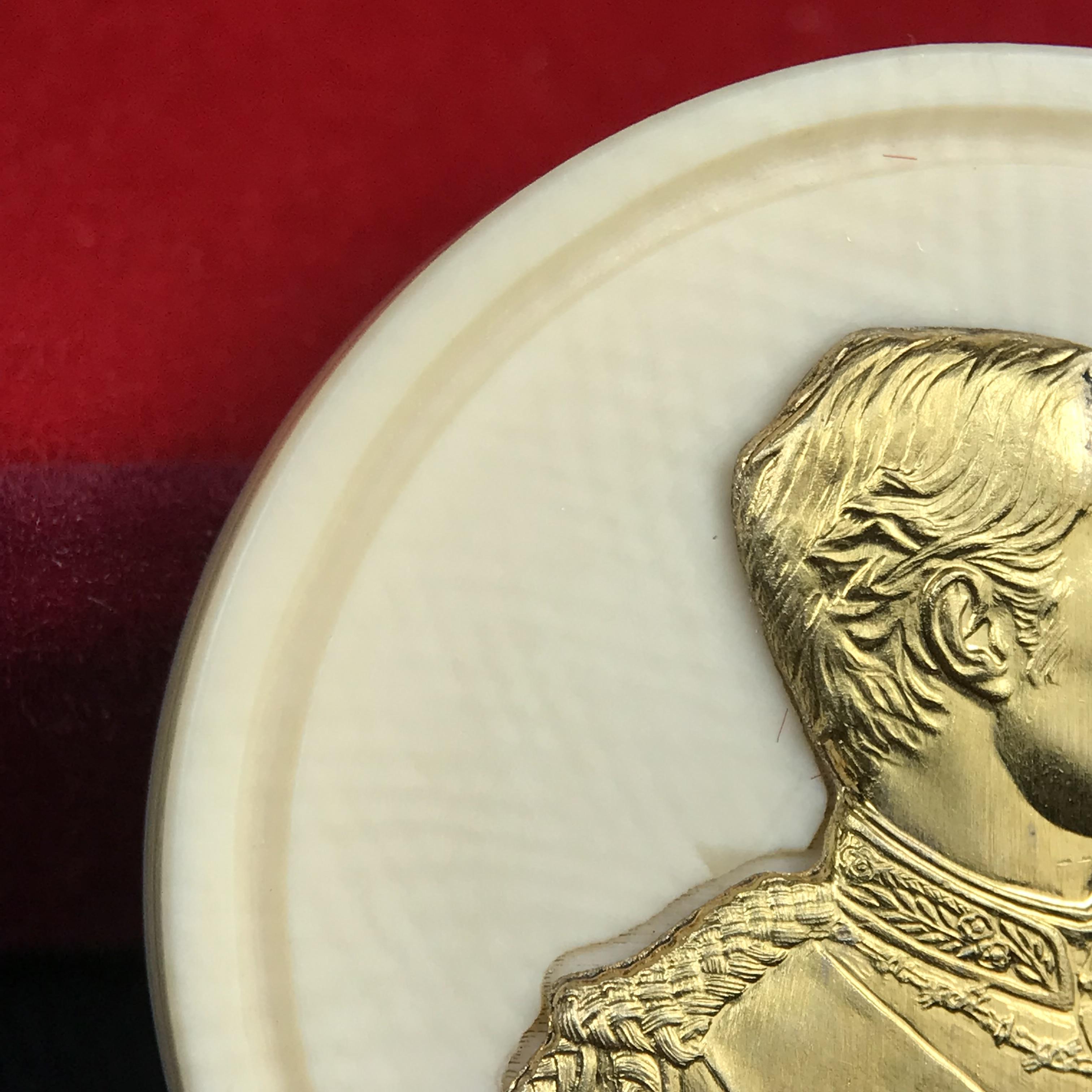 เหรียญรัชกาลที่ 5 คชสารหมื่นปี หลวงพ่ออุตตมะ วัดวังก์วิเวการาม ปี 2540 พิมพ์ใหญ่ขนาด 3.0 ซม. หน้ากากทองคำบริสุทธิ์ 99.99% (ผิวสวยเดิม)พร้อมกล่องบรรจุเดิมและใบรับรองเดิมครบ(ควรคู่ผู้รู้คุณค่า ด้วยวัตถุมงคล เสริมบุญญาบารมี)