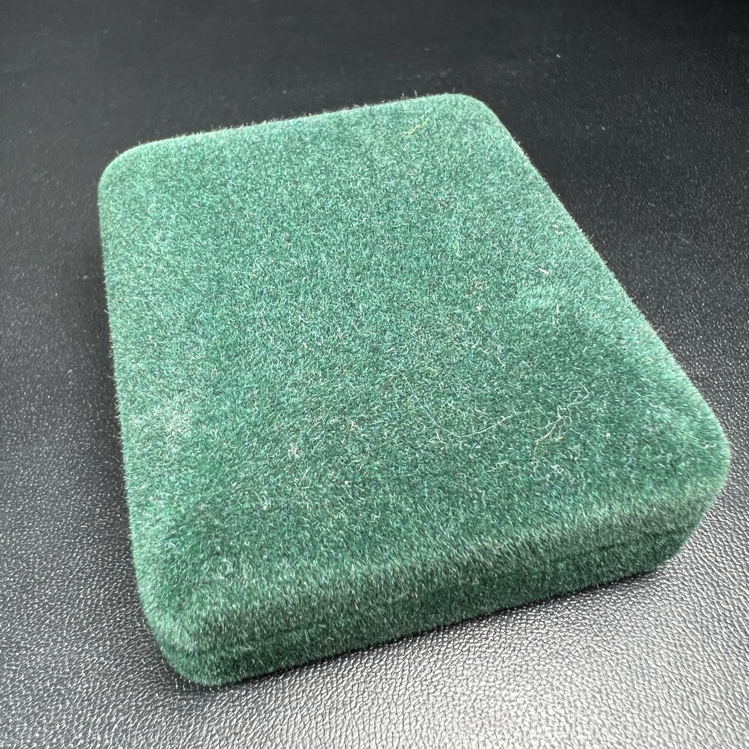 พระพิฆเนศวร รุ่น 108 ปี แห่งการสถาปนากรมศิลปากร ปี 2562 เนื้อเงิน ขนาดลอยองค์ หน้าตัก 1/2 นิ้ว(ขนาดประมาณ 1.8 x 2.1 ซม.)(พิธีใหญ่ มวลสารดี)(มีโค๊ดและหมายเลขกำกับเลข)1 ใน 1999 องค์