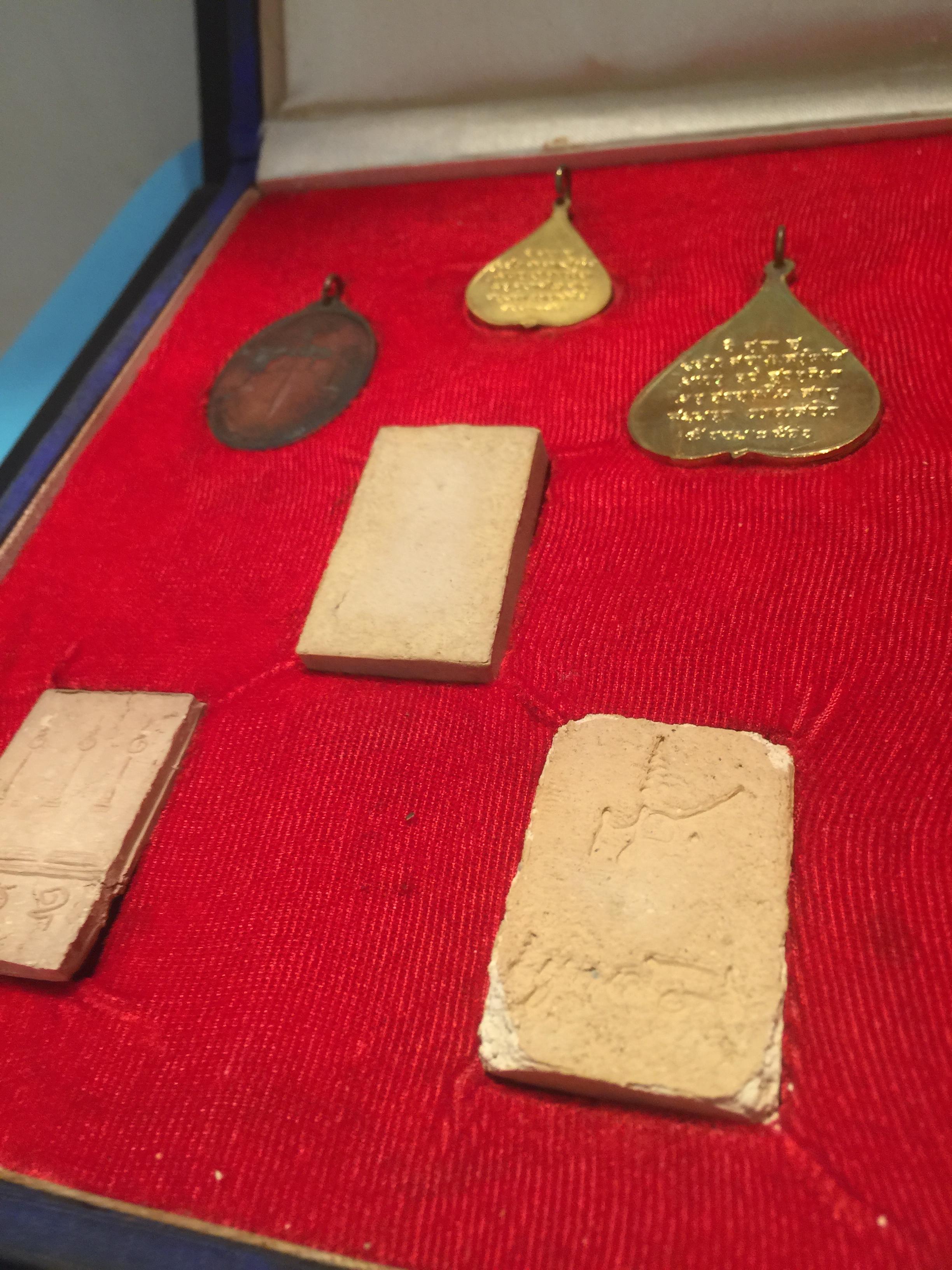 ชุดวัตถุมงคล การบำเพ็ญกุศลอายุครบ 5 รอบ สมเด็จพระญาณสังวร วัดบวรนิเวศวิหาร ปี2516 ชุดกรรมการใหญ่(บรรจุ6องค์)