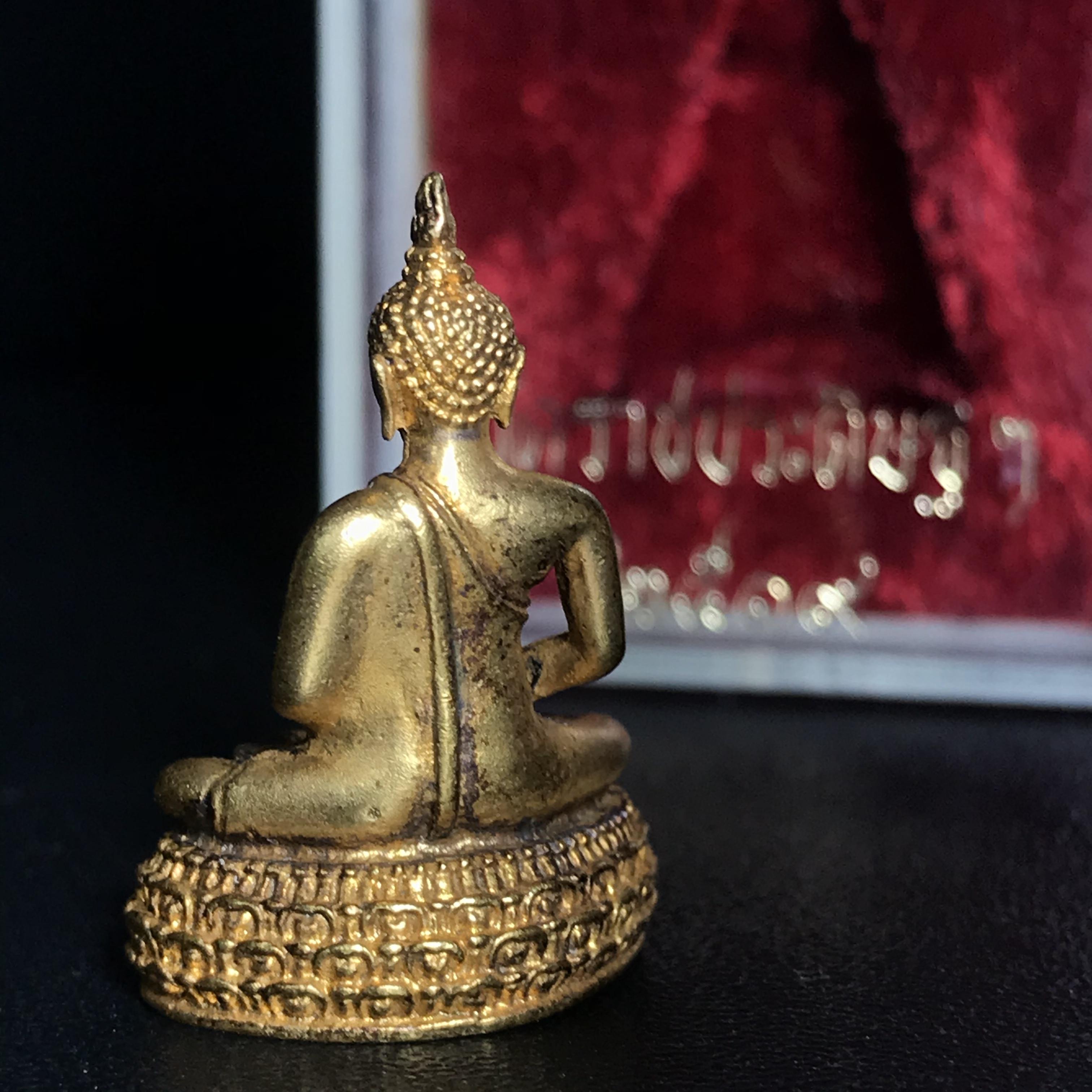 พระกริ่งพระพุทธสิหิงห์ วัดราชประดิษฐ์ ปี2519 เนื้อนวโลหะกะไหล่ทอง พร้อมกล่องบรรจุเดิม(ในหลวงรัชกาลที่9เสด็จในพิธี)