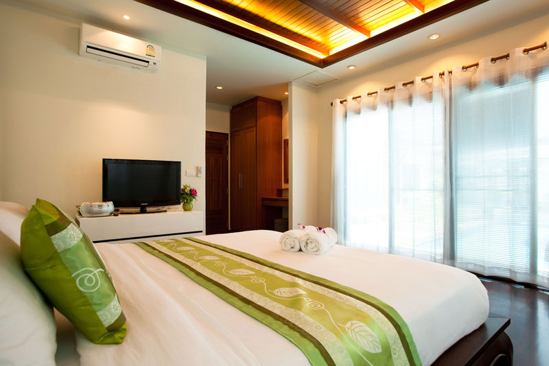 For Rent : 3bed room Private Pool Villa in Naiharn beach Phuket