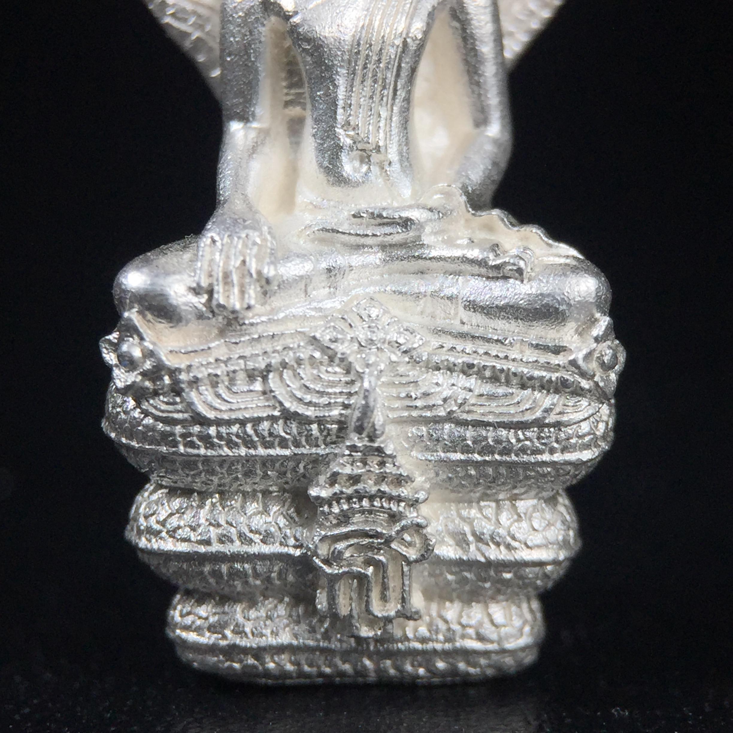 พระพุทธรูปนาคปรกปางมารวิชัย สธ. เนื่องวโรกาสสมเด็จพระเทพรัตนราชสุดาฯ ทรงเจริญพระชนมายุครบ 3 รอบ ปี2534 พิธีพุทธาภิเษก ณ วัดบวรนิเวศวิหาร โดยมีสมเด็จพระญาณสังวร สมเด็จพระสังฆราชเป็นองค์ประธาน(พิธีใหญ่ มวลสารดี พุทธศิลป์งดงาม)พระกริ่งเนื้อเงินพบเจอน้อยหายาก