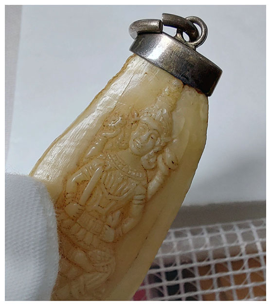 เขี้ยวหมี(เต็มเขี้ยว) แกะรูปพระอินทร์--BPT2580-A