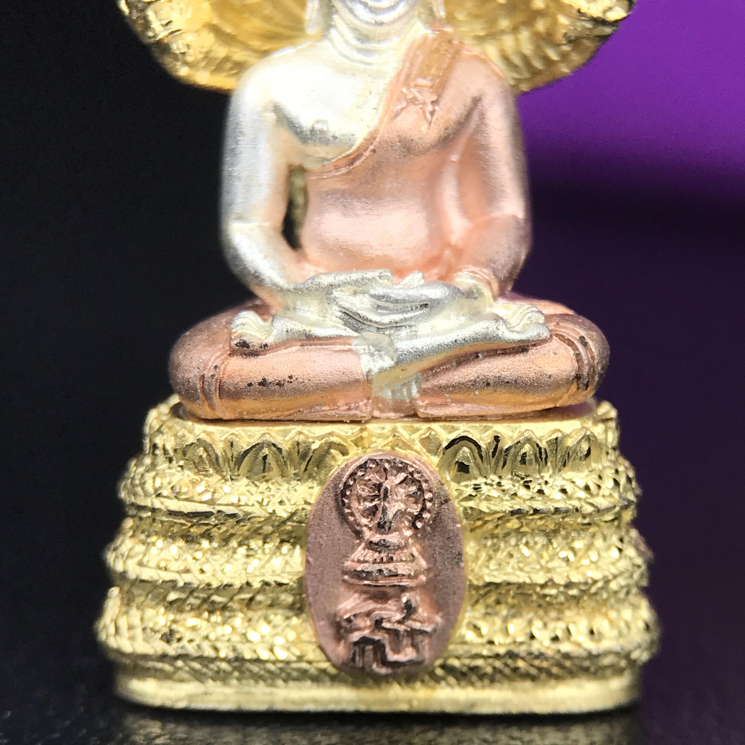 พระนาคปรก สธ. รุ่นสร้างพระอุโบสถเฉลิมพระเกียรติ 4 รอบ 84 พรรษา สมเด็จพระเทพรัตนราชสุดาฯ วัดบวรนิเวศวิหาร ปี 2543 พิมพ์เล็ก เนื้อเงินบริสุทธิ์ ชุบสามกษัตริย์แบบพ่นทรายขัดเงาบางส่วน(สภาพ สวย )พิธีใหญ่ พุทธศิลป์งดงาม หายาก (1 ใน 2999 องค์)