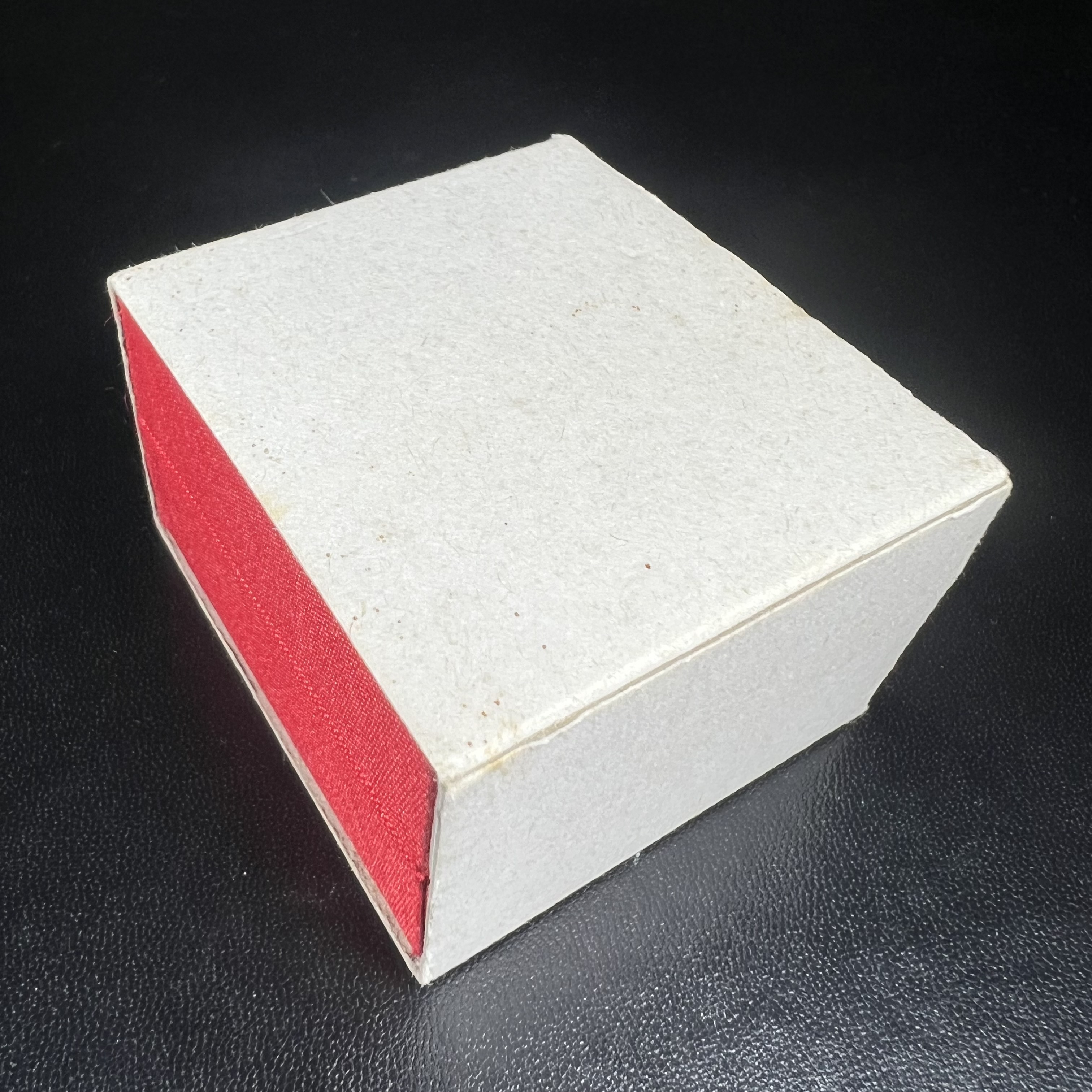 พระกริ่งไพรีพินาศ บรรจุเหล็กไหล ครั้งแรกและครั้งเดียวในประวัติศาสตร์ เฉลิมพระเกียรติ พระบาทสมเด็จพระเจ้าอยู่หัวรัชกาลที่9 พระชนมพรรษา 6 รอบ ปี2542 เนื้อนวโลหะผสมทองคำ(บรรจุเหล็กไหล)ดีนอก-ดีใน พิธีใหญ่ มวลสารเด่น (หายาก)