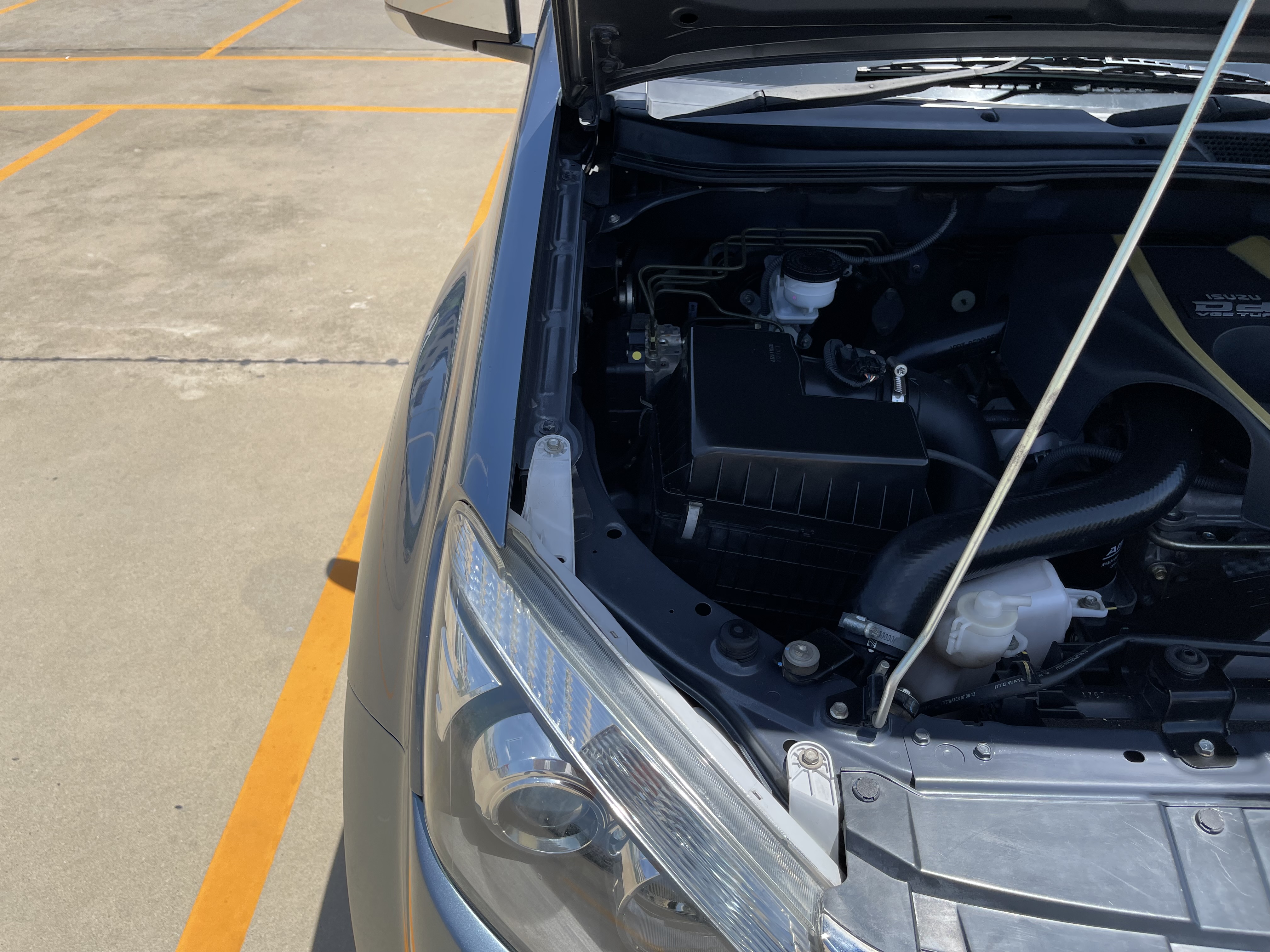 Isuzu Dmax All New 4ประตู Hilander 2.5 Vgs Z Prestige Navi At 2014 เทา