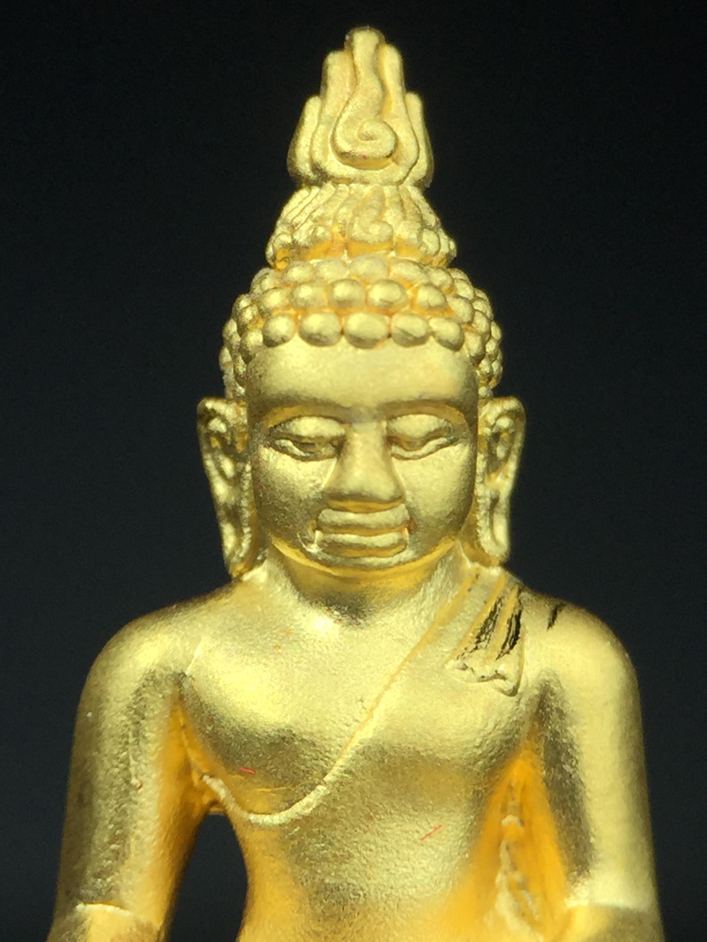 พระไพรีพินาศ รุ่นมหามงคล 72 พรรษา (6 รอบ) ในหลวงรัชกาลที่9 ปี2542 พิมพ์ใหญ่ เนื้อทองคำบริสุทธิ์ 99.9% (ฐานเนื้อนาค)แบบพ่นทรายขัดเงาบางส่วน(สภาพสวยเดิมกล่องบรรจุเดิมครบสมบูรณ์)องค์พิเศษกรรมการ(พบเจอน้อยหายากมาก)