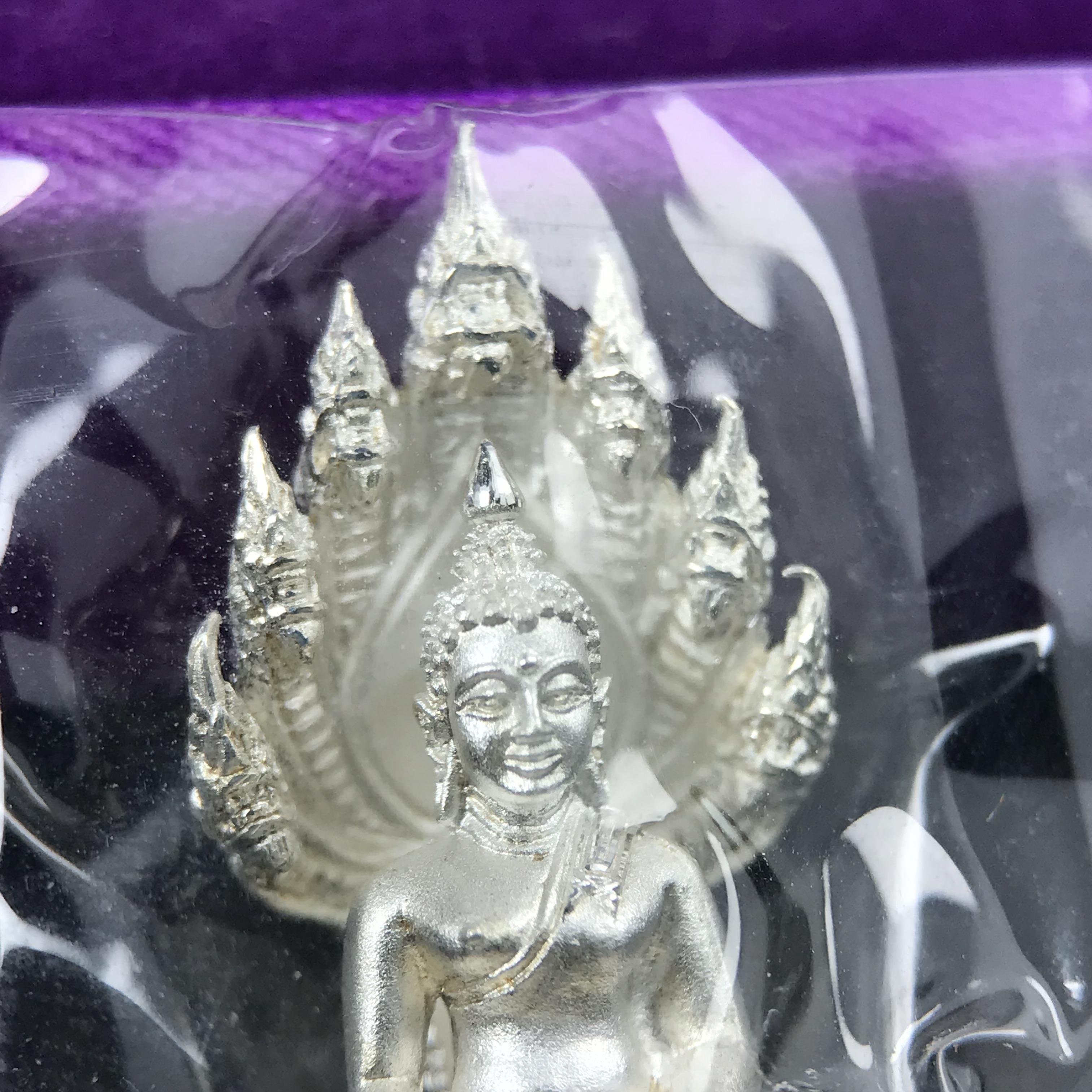 พระนาคปรก สธ. รุ่นสร้างพระอุโบสถเฉลิมพระเกียรติ 4 รอบ 84 พรรษา สมเด็จพระเทพรัตนราชสุดาฯ วัดบวรนิเวศวิหาร ปี 2543 พิมพ์เล็ก เนื้อเงินบริสุทธิ์ แบบพ่นทรายขัดเงาบางส่วน(สภาพ สวย ซีนซองกล่องบรรจุเดิมครบ)พิธีใหญ่ พุทธศิลป์งดงาม หายาก (1 ใน 2999 องค์)