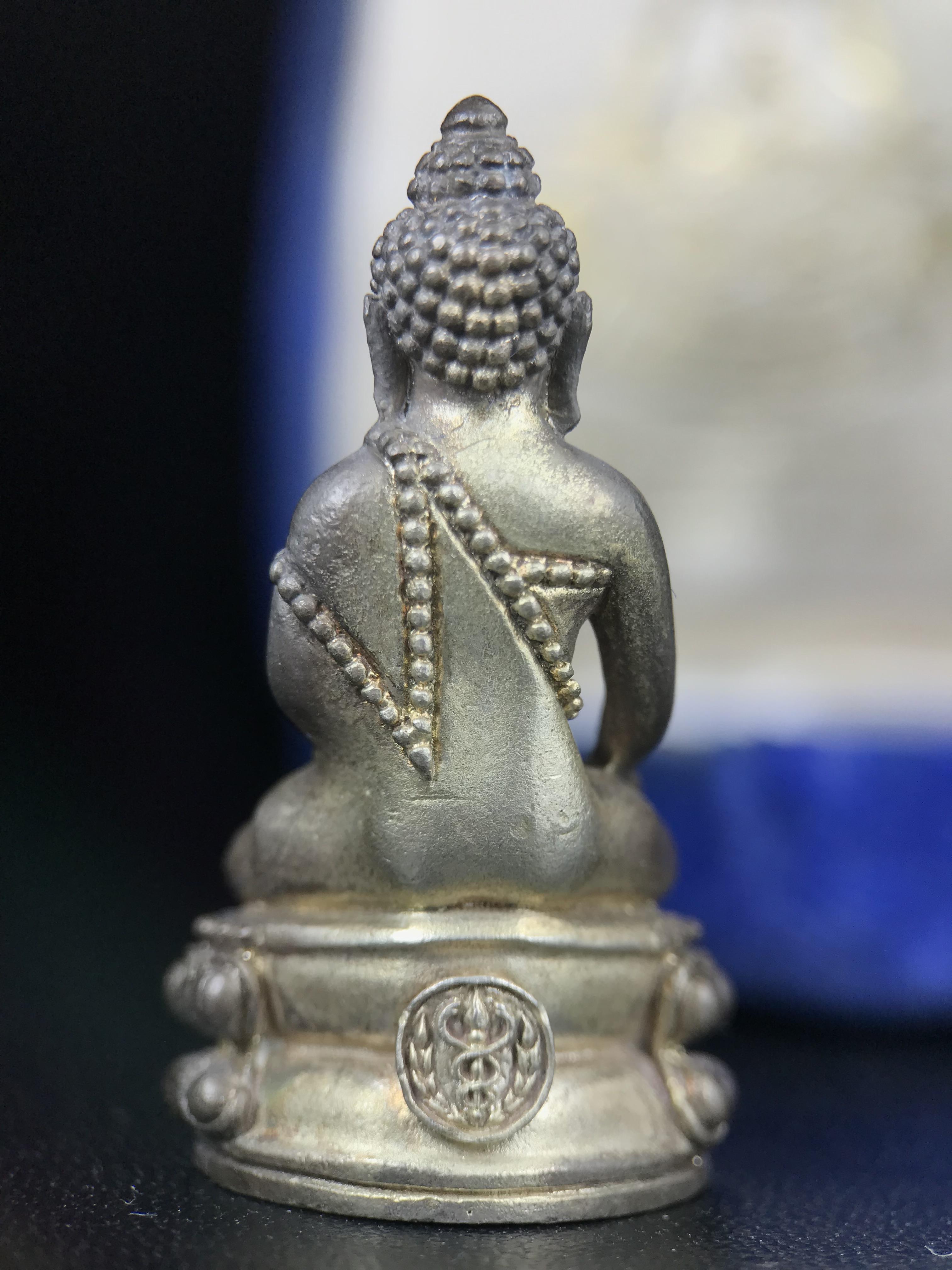 พระกริ่งศิรากาศ ภปร.(พระกริ่งคุ้มเกล้า)วัตถุมงคล"คุ้มเกล้าฯ" มูลนิธิ “คุ้มเกล้า” ในพระบรมราชูปถัมภ์ จัดสร้าง โรงพยาบาลภูมิพล เนื้อเงิน(พิมพ์หน้าไทย)(สภาพผิวเดิมขึ้นน้ำทองเก่าเก็บอย่างดีพร้อมกล่องบรรจุสวยมากมาก!)(ในหลวงรัชกาลที่9เสด็จเททอง)(พิธีใ