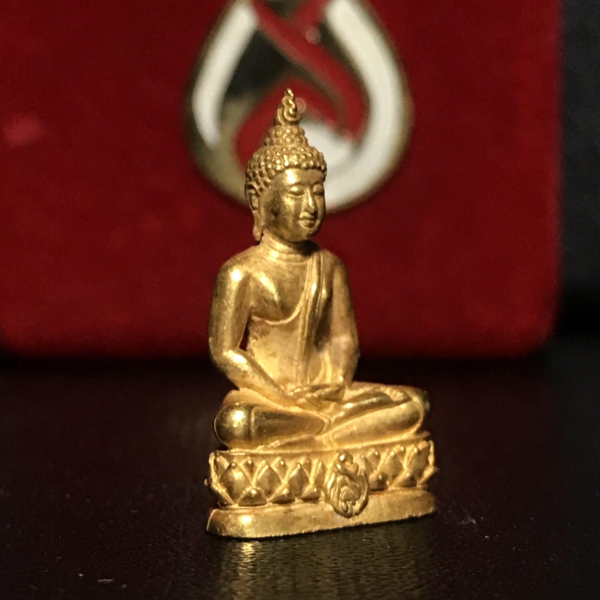 พระเครื่องปางสมาธิ 90พรรษาสมเด็จย่า ปี2533 เนื้อทองคำ (ในหลวงรัชกาลที่9เสด็จในพิธี)