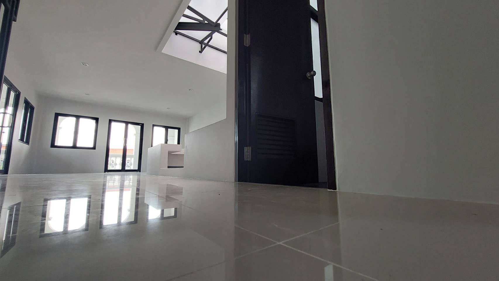 For Sales : Ratsada, 3-Storey Commercial Building, 3 bedroom 4 bathroom