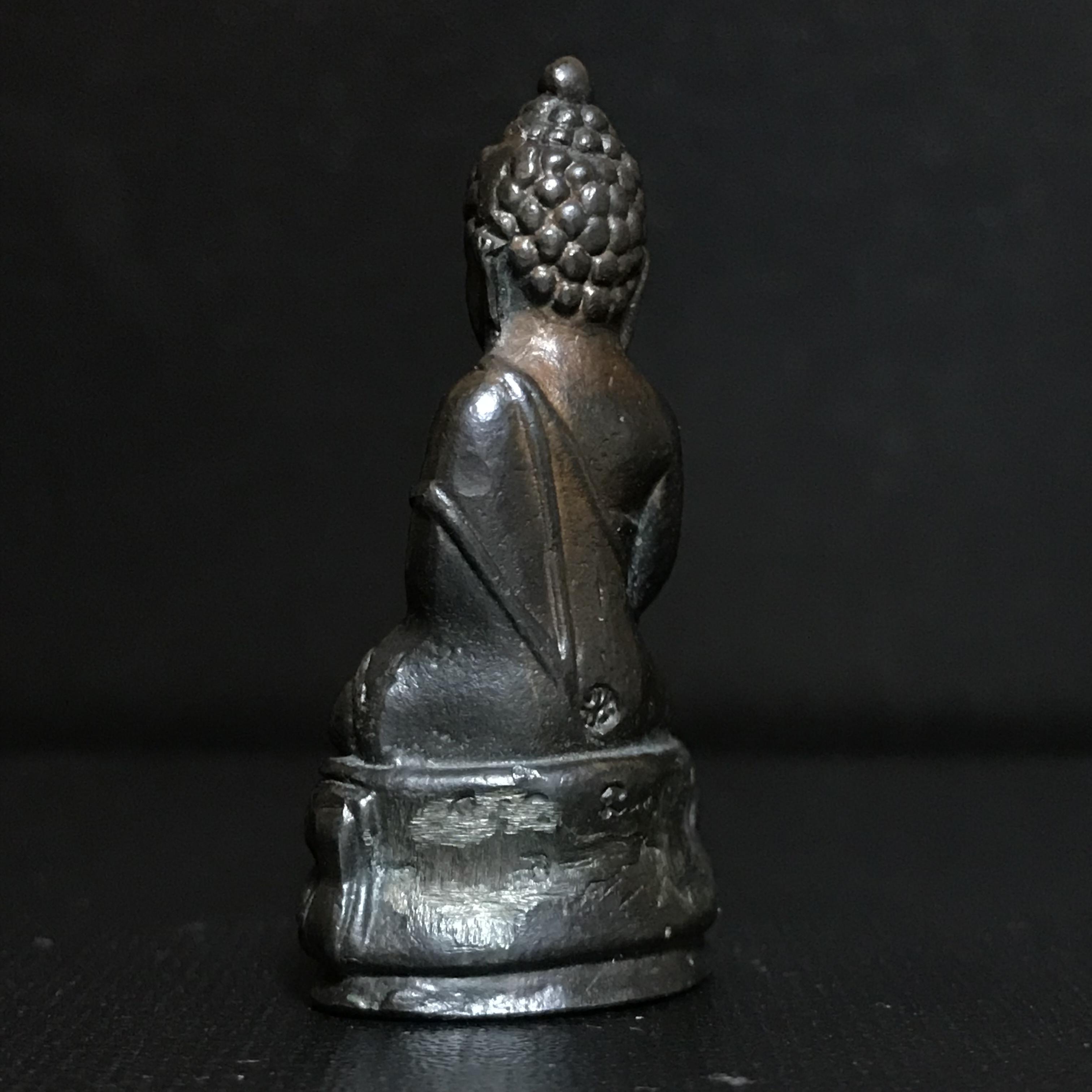 พระกริ่ง ภปร รุ่นสร้างหอพระมหาวิทยาลัยธรรมศาสตร์ ปี2542 เนื้อนวโลหะ มหาพิธี 3วาระอันยิ่งใหญ่(1ใน5000องค์)