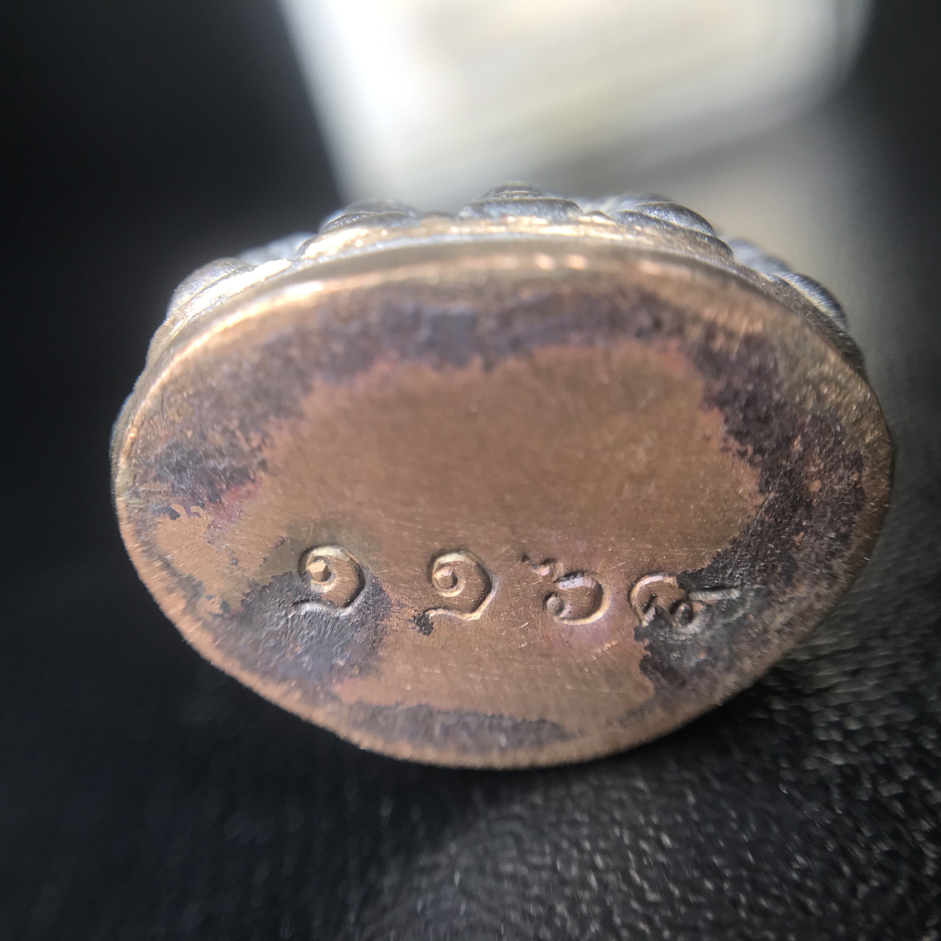 พระกริ่งชินบัญชรฉลองพระชันษา 100 ปี สมเด็จพระญาณสังวร วัดบวรนิเวศวิหาร ปี 2556 เนื้อนวโลหะผสมทองคำก้นทองแดง พิธีใหญ่ มวลสารเด่น นิยม(1 ใน 2556 องค์)