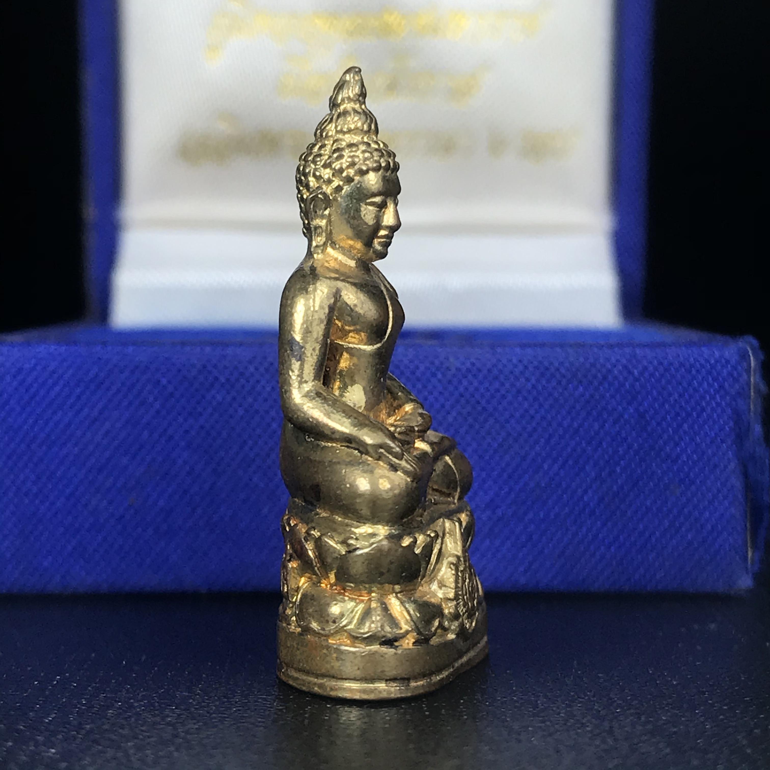 พระกริ่งไพรีพินาศ เฉลิมพระเกียรติ พระบาทสมเด็จพระเจ้าอยู่หัวรัชกาลที่9 พระชนมพรรษา 6 รอบ ปี2542เนื้อสัมฤทธิ์(บรรจุเหล็กไหล)ดีนอก-ดีใน