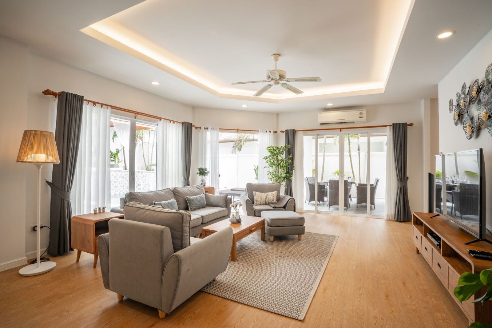 For Rent : Rawai, Pool Villa with Jacuzzi, 3 bedrooms 3 Bathrooms, Pool view.