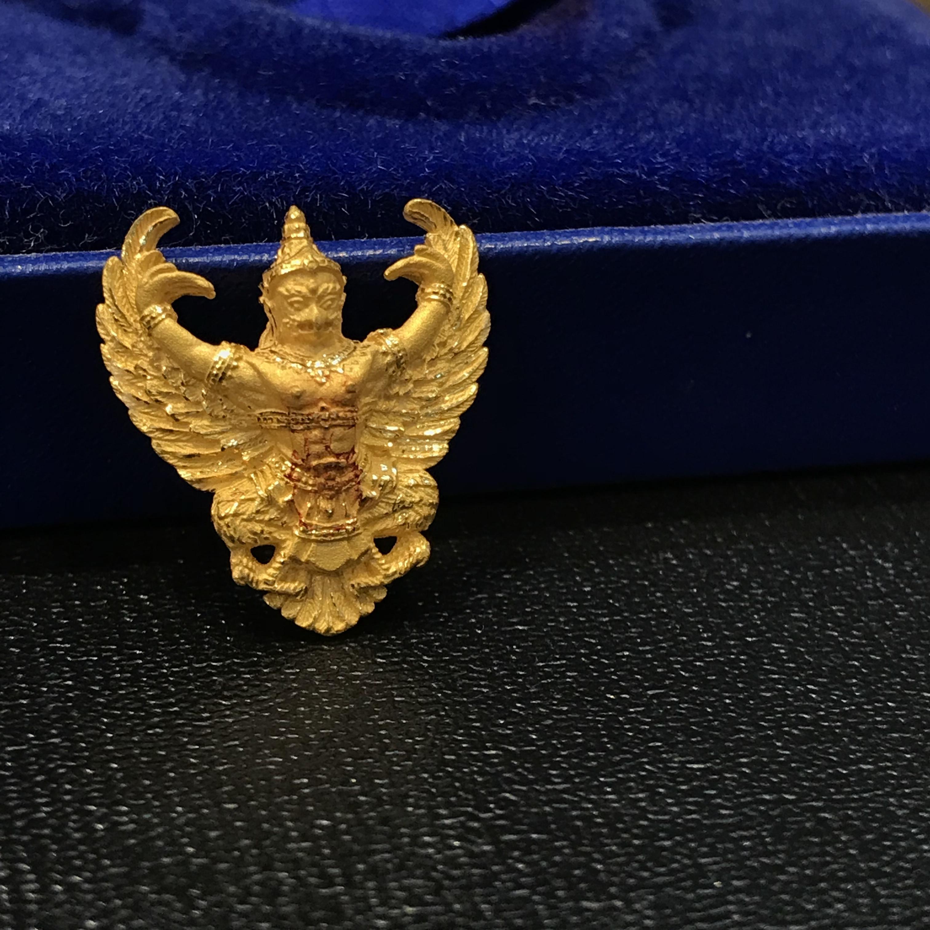 องค์พญาครุฑ รุ่นมหาเศรษฐี วัดโพธิ์ทอง ปี 2540 เนื้อทองคำ พิมพ์เล็ก