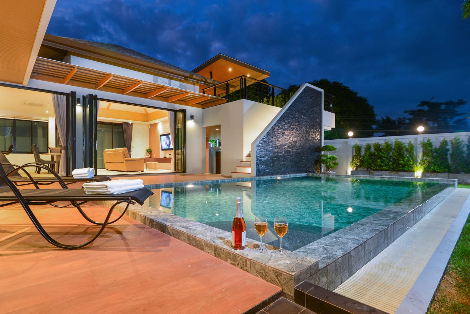 For Rent : Nai Harn, New Pool Villa 2 story, 3 bedrooms 3 bathrooms.