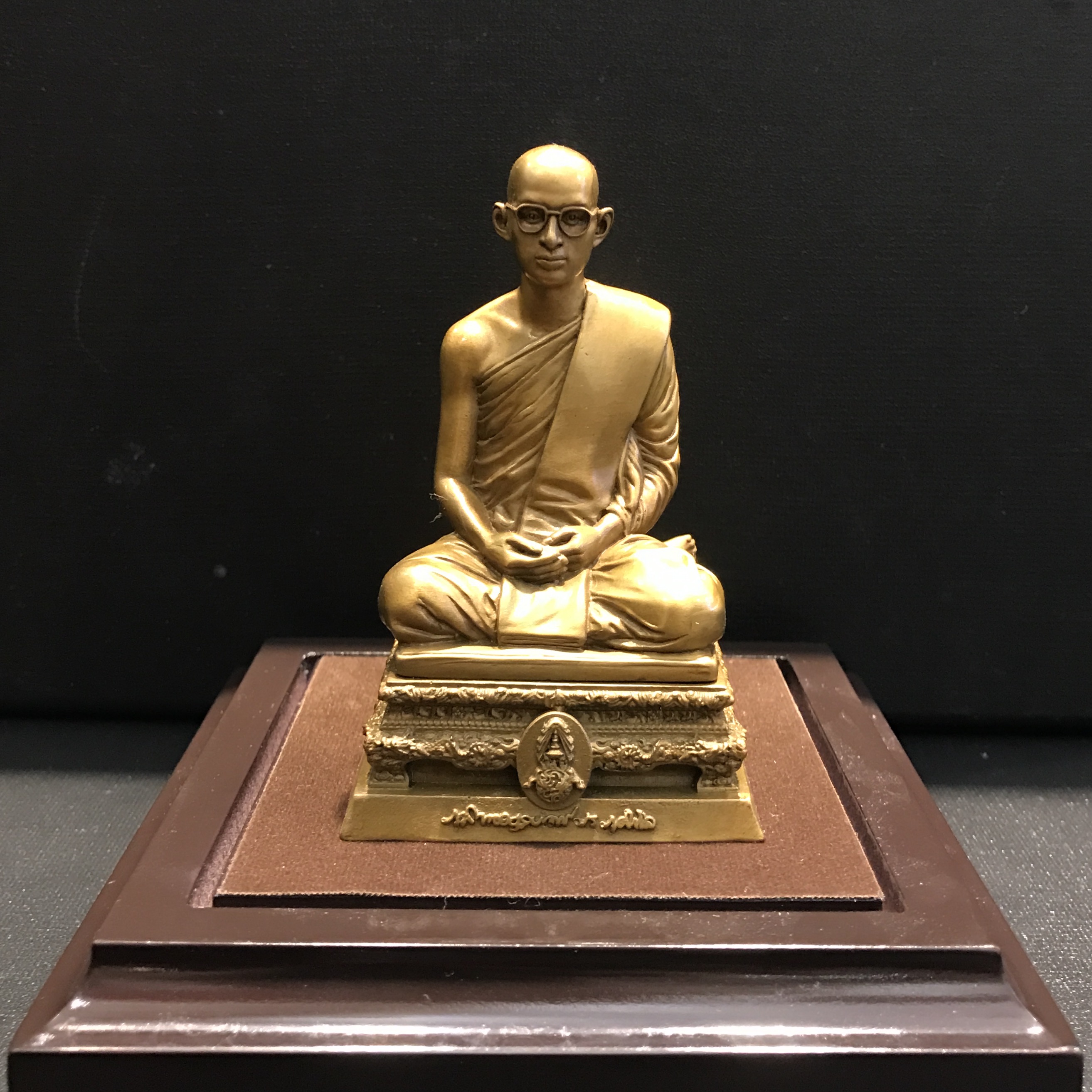 พระบรมรูปพระบาทสมเด็จพระเจ้าอยู่หัวทรงผนวช กำลังแผ่นดิน ปี2554