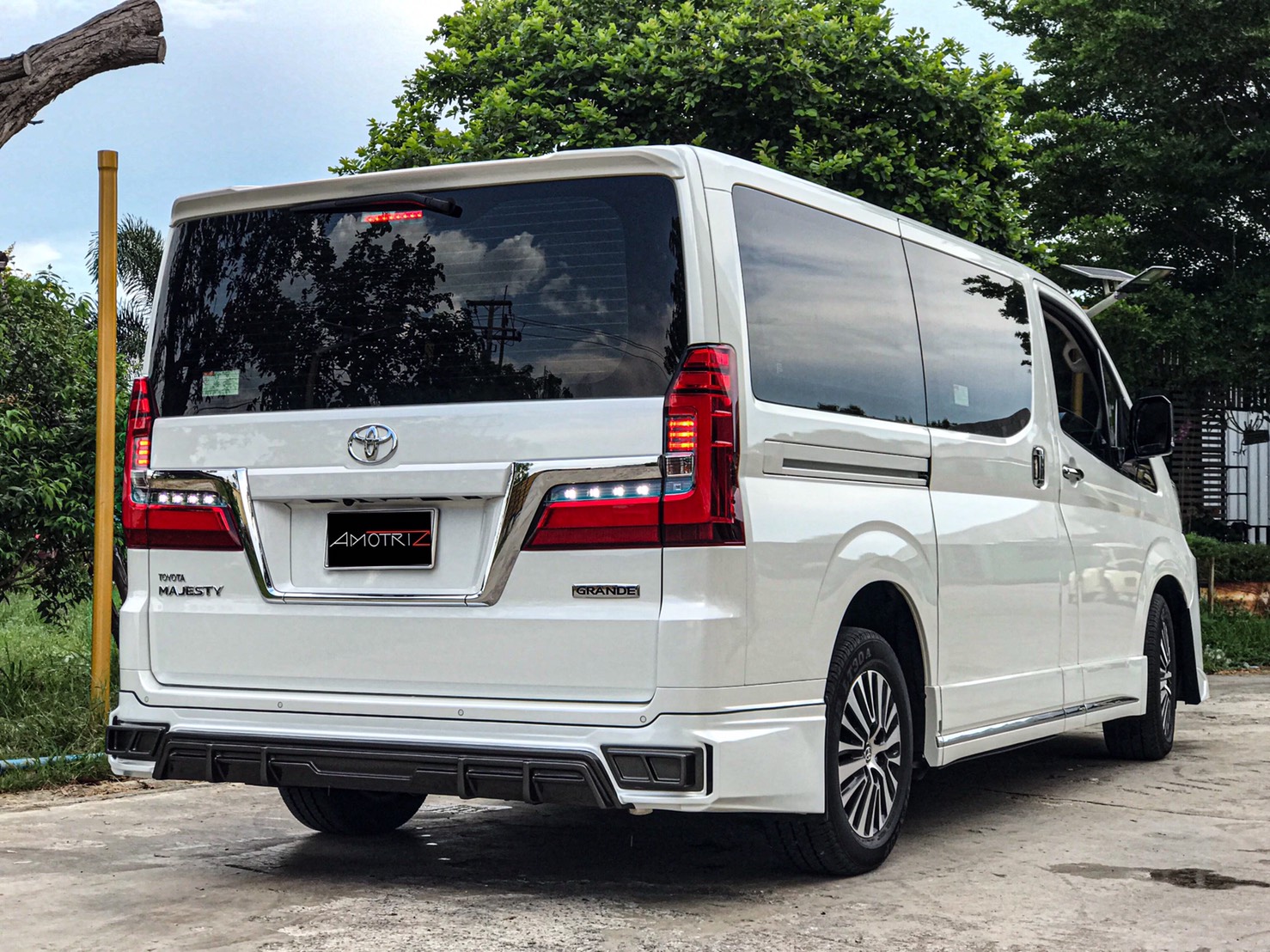 สเกิร์ตหน้า Majesty 2020 By AmotriZ