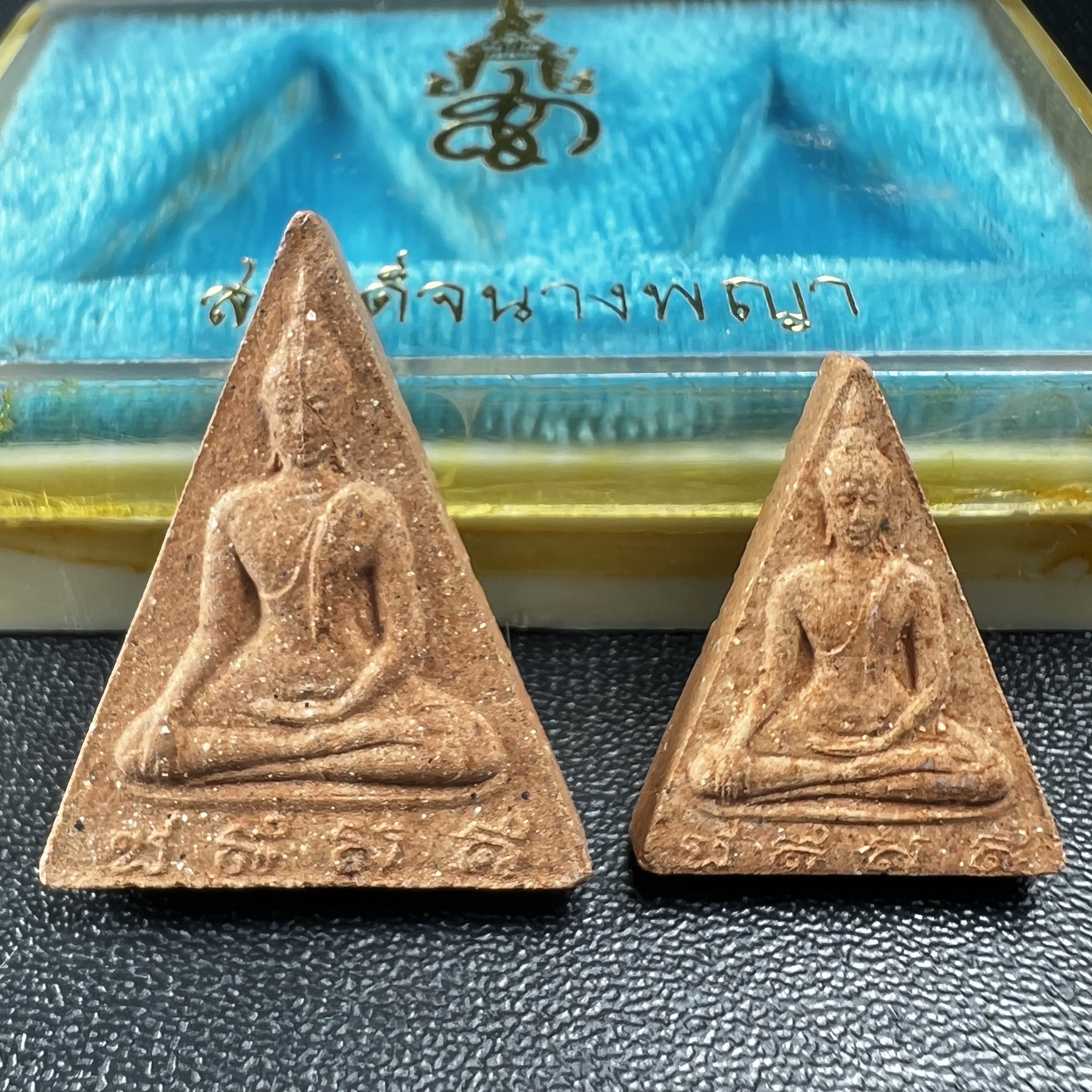 พระสมเด็จนางพญา สก ชุดพิมพ์ใหญ่-เล็ก วัดบวรนิเวศวิหาร ปี2519กล่องบรรจุเดิม(ในหลวงรัชกาลที่9และสมเด็จพระราชินี เสด็จร่วมในพิธี)(พิธีใหญ่)(มวลสารดี)