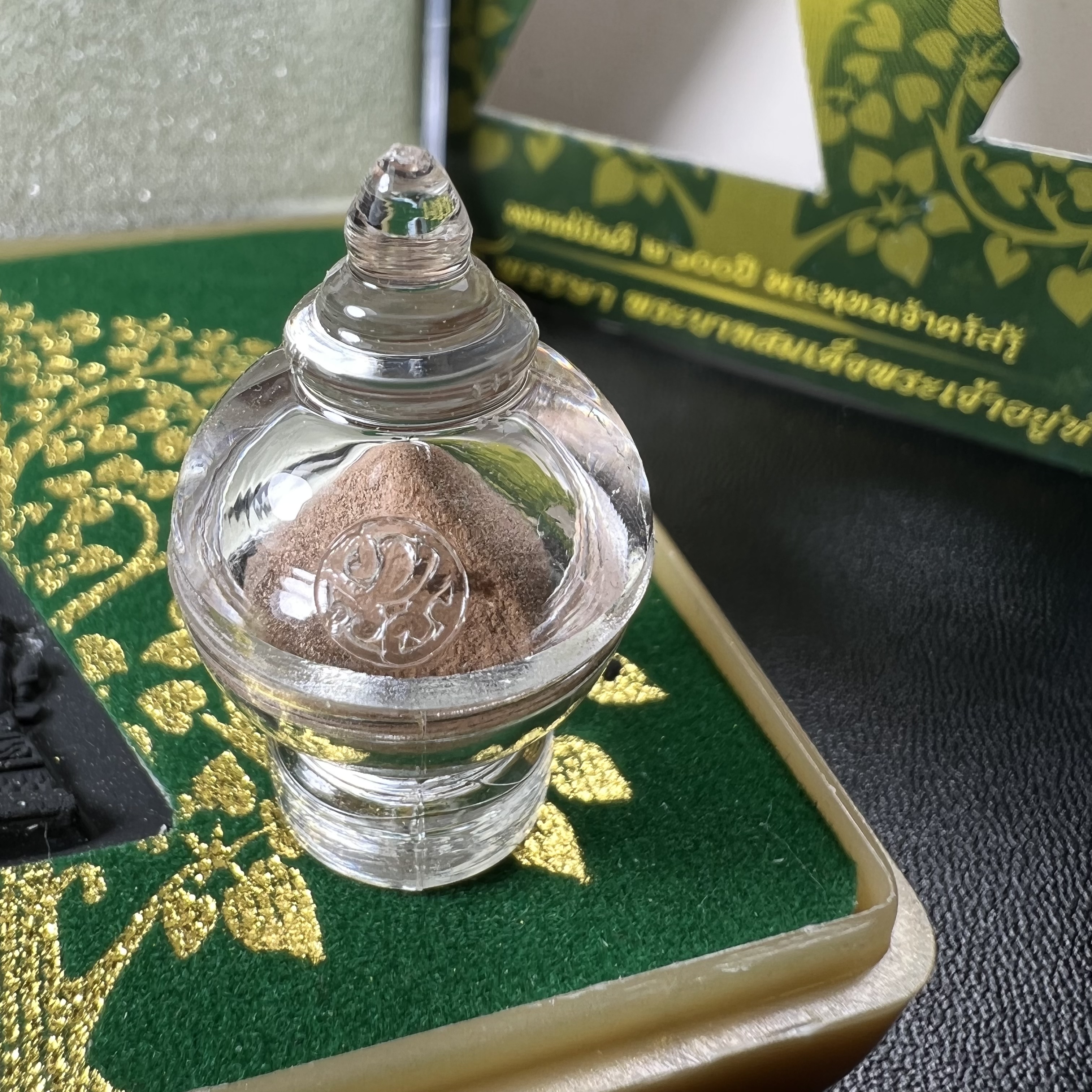 พระพุทธชินราช(จำลอง)ภปร. 84พรรษา เนื้อผง หลัง ภ.ป.ร. (พระราชทานมวลสาร จิตรลดาและเส้นพระเจ้า ร.9(เส้นผม))