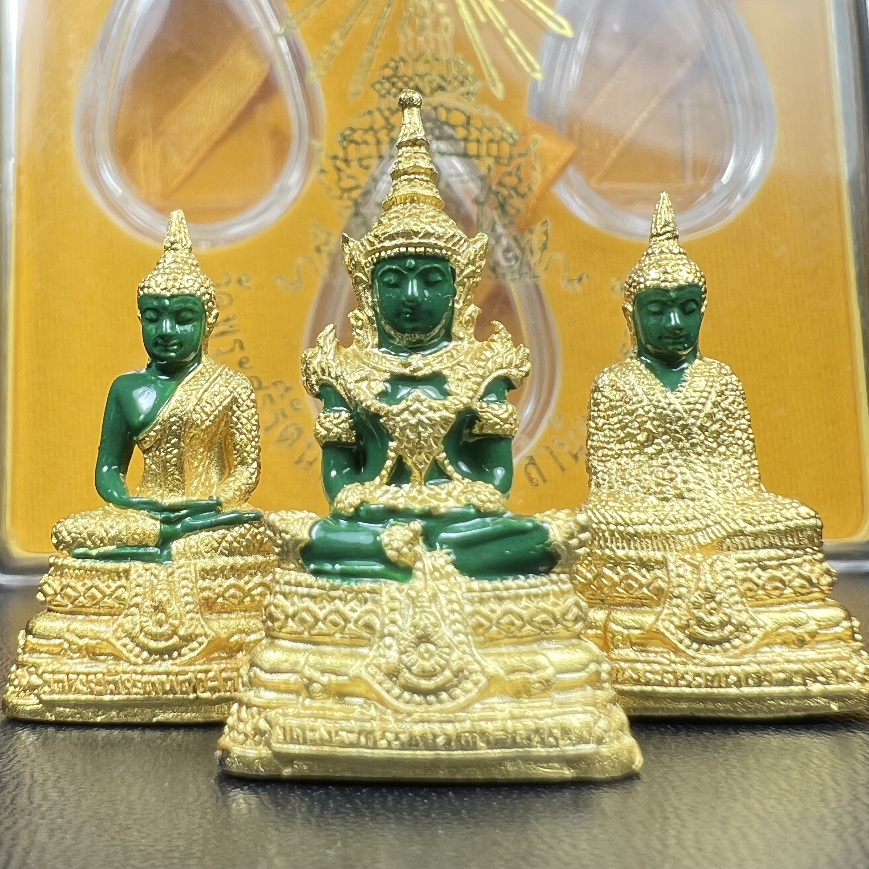 พระพุทธมหามณีรัตนปฏิมากร(พระแก้วมรกต) วัดพระศรีรัตนศาสดาราม สำนักพระราชวัง จัดสร้าง ชุด3 ฤดู ร้อน ฝน หนาว(บรรจุมวลสารใต้ฐาน)