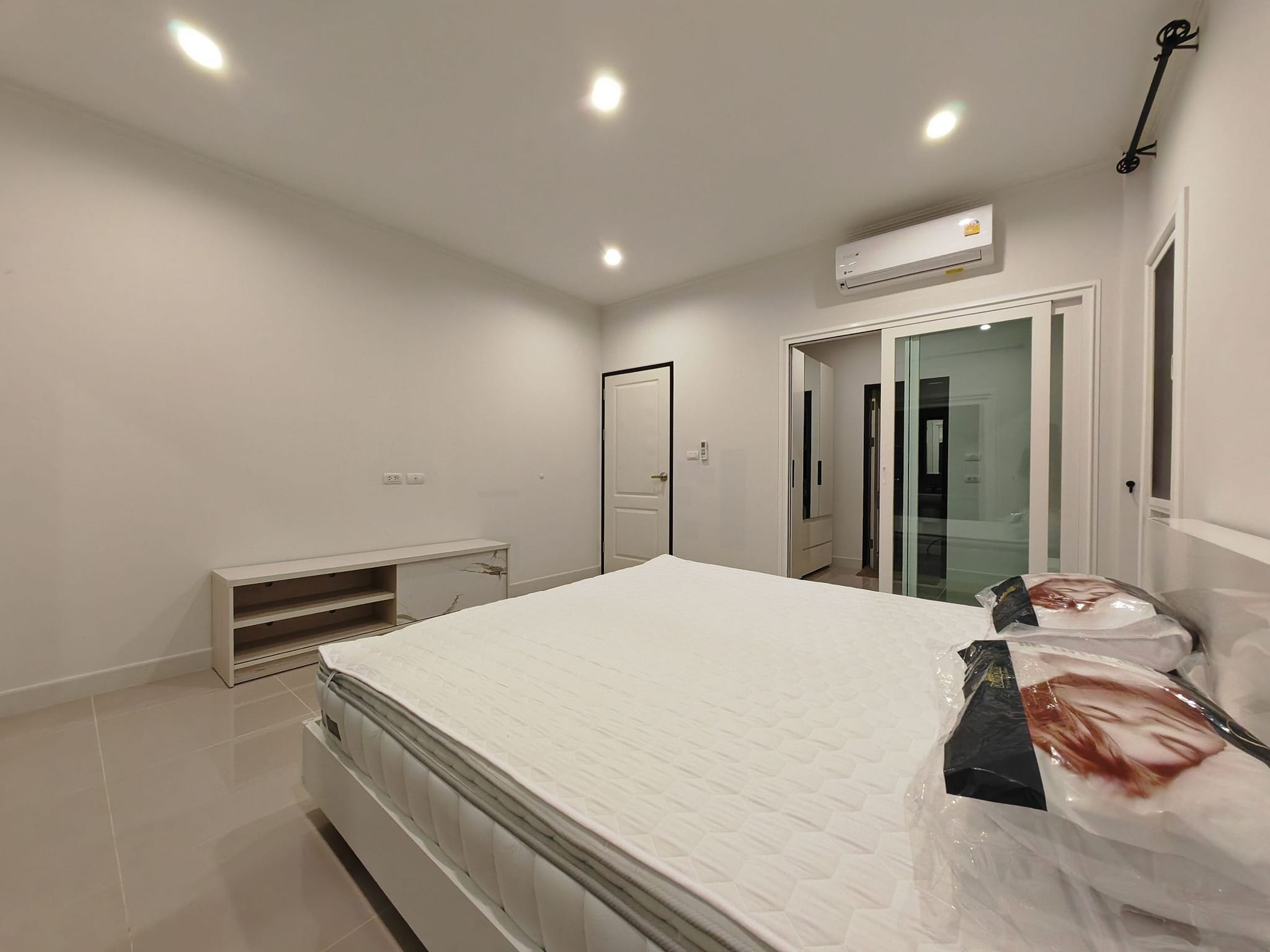 Thalang House Supalai Essence 3 bed room near Robinson. for Rent