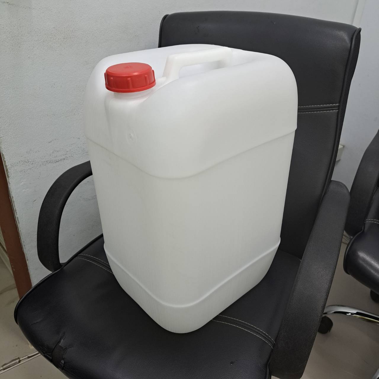 แกลลอน 30 ลิตร AD1 ขาวใส