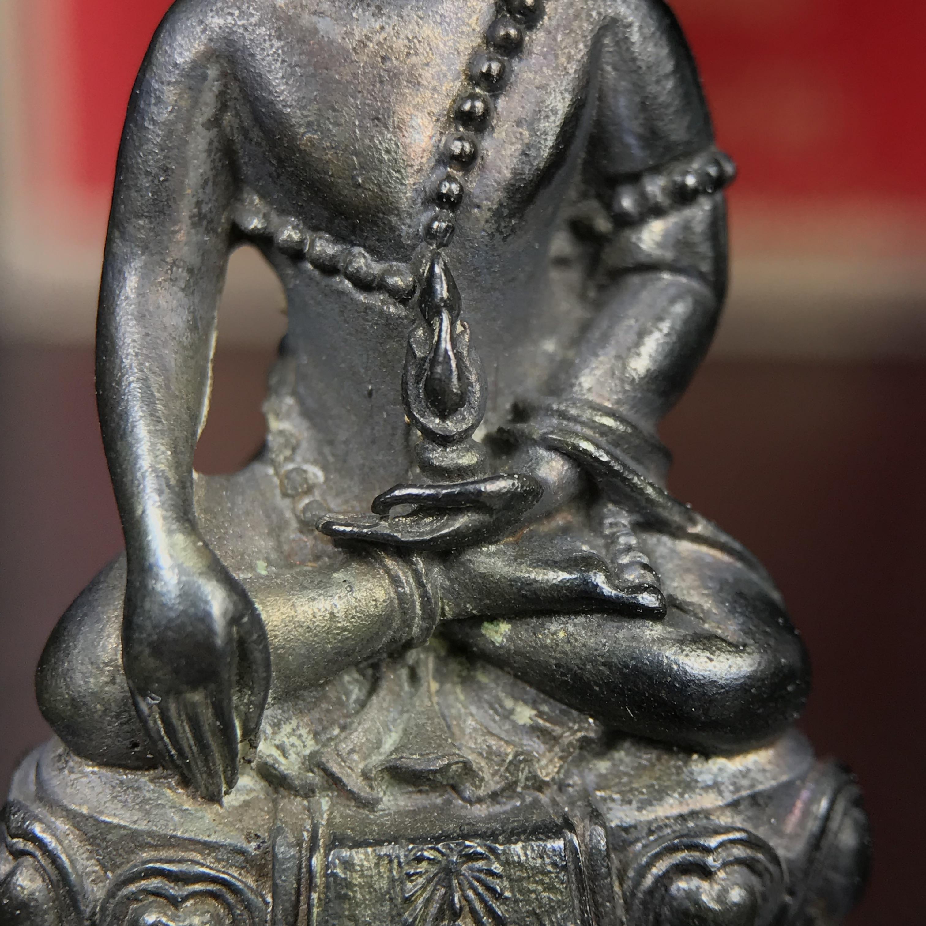 พระกริ่งปรมาภรณ์พุทธปัญญา(พระกริ่งศรีนคร 2) จัดสร้างเนื่องในมหามงคลสมัยเฉลิมพระชมน์พรรษา 5 รอบ องค์พระบาทสมเด็จพระเจ้าอยู่หัวรัชกาลที่9 ปี 2530 เนื้อนวโลหะ (ออกแบบโดยนายช่างเกษม มงคลเจริญ มีพระอาจารย์ไสว วัดราชนัดดา กรุงเทพ เป็นเจ้าพิธีครั้งสุดท้าย)