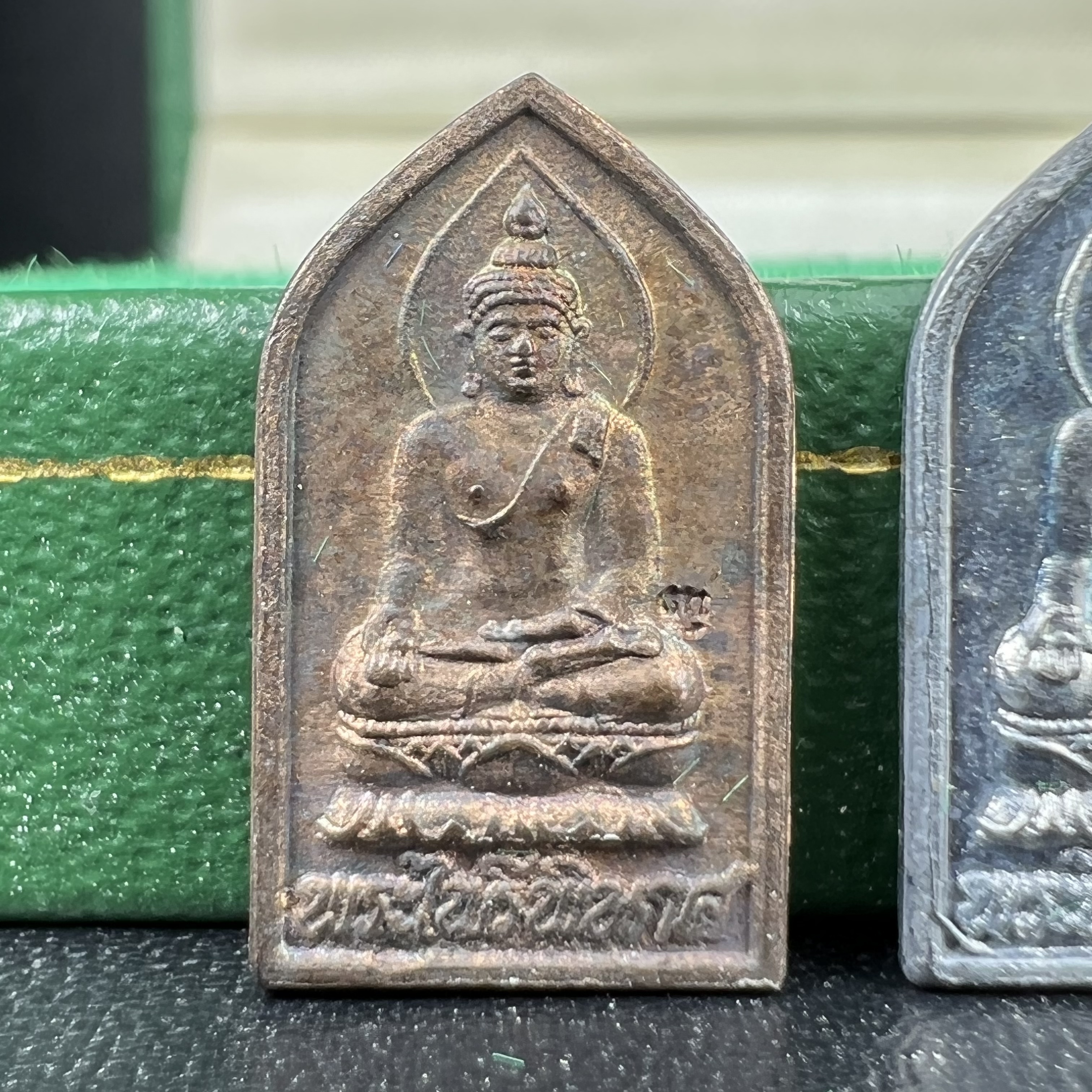 เหรียญพระไพรีพินาศ วัดบวรนิเวศราชวรวิหาร ปี2534 พิมพ์ห้าเหลี่ยม(เนื้อนวโลหะ-เนื้อเงิน-เนื้อทองแดง)(พระชุดหลักสายสมเด็จพระญาณสังวร สมเด็จพระสังฆราชองค์ที่19) (หายากสภาพสวยกล่องเดิมครบสมบูรณ์) 1ใน 700 ชุด