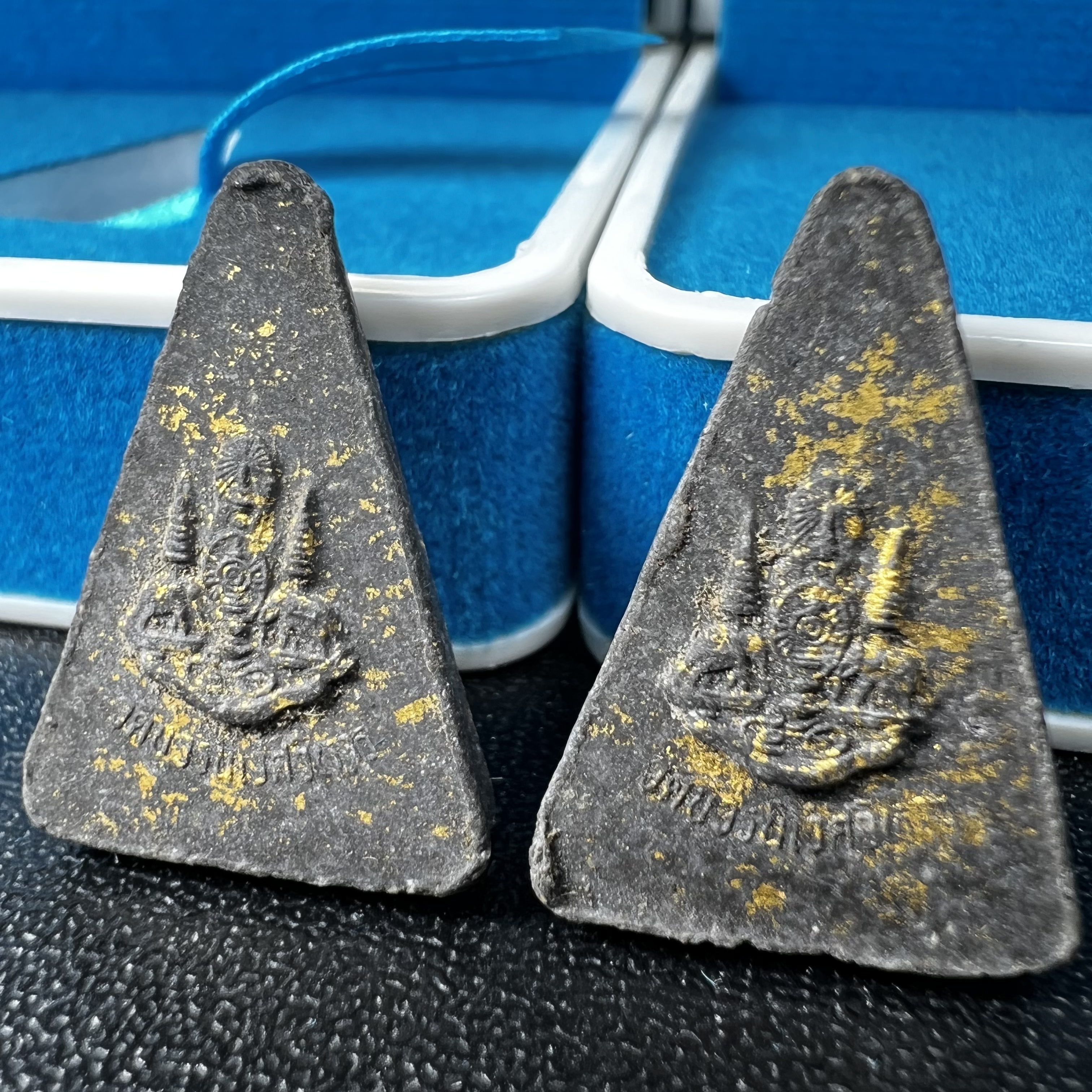 พระกำลังแผ่นดิน พระราชทาน วัดบวรนิเวศวิหาร ปี2539 พิมพ์เล็กหน้ากากเงิน (ในหลวง รัชกาลที่ 9 พระราชทานมวลสารจิตรลดา)นิยมหายาก