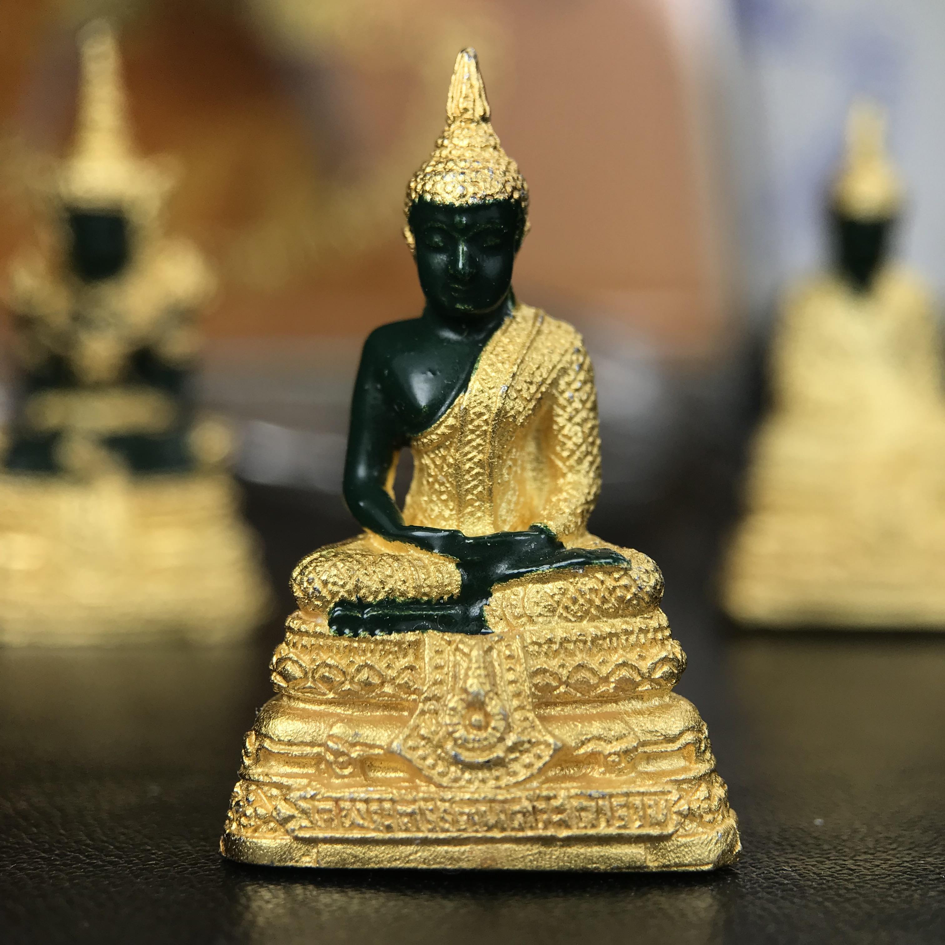 พระพุทธมหามณีรัตนปฏิมากร(พระแก้วมรกต) วัดพระศรีรัตนศาสดาราม สำนักพระราชวัง จัดสร้าง ชุด3 ฤดู ร้อน ฝน หนาว(บรรจุมวลสารใต้ฐาน)