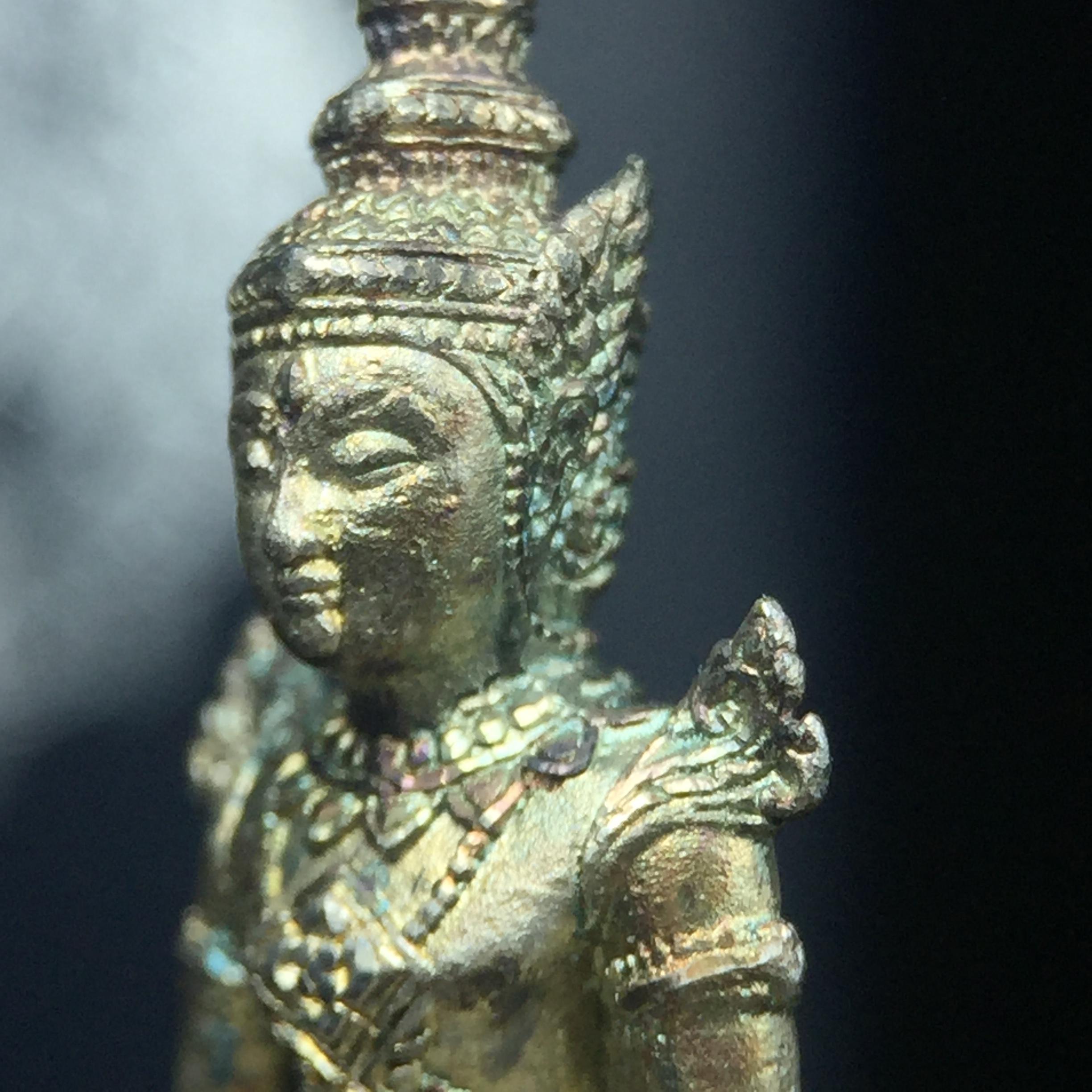 พระแก้วมรกต กรมสรรพสามิตจัดสร้างขึ้นเนื่องในโอกาสครบรอบ 64 ปีของกรมสรรพสามิต และเนื่องในวโรกาสที่พระบาทสมเด็จพระเจ้าอยู่หัวทรงครองราชย์ครบ50ปีเมื่อ พ.ศ.2539 เนื้อเงินทรายนวลขัดเงา(ผิวเดิมๆขึ้นสีรุ้งธรรมชาติสวย(สเน่ห์พระเนื้อเงินสีสันที่ธรรมชาติสรรค์สร้าง)